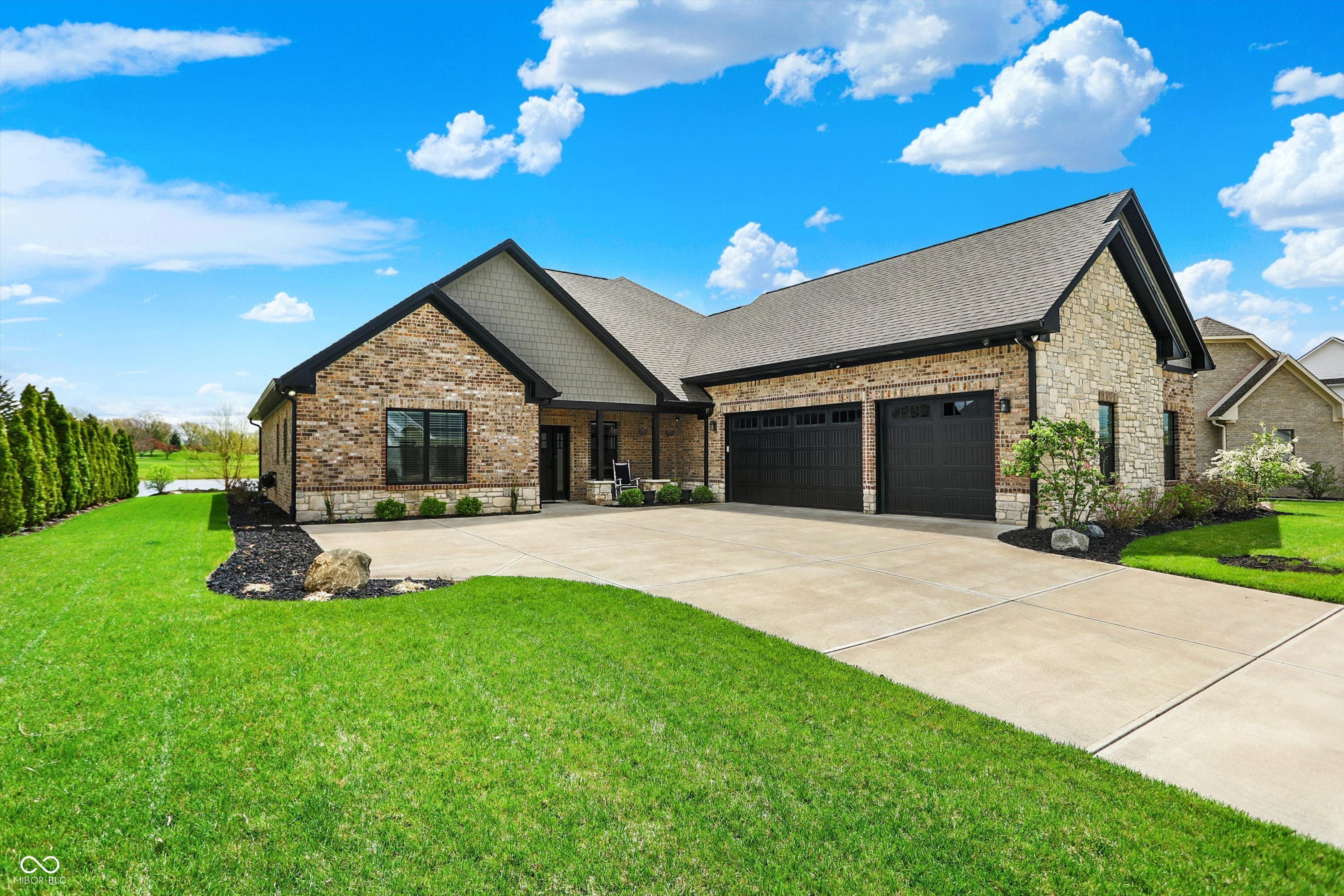725 Meadowbrook Lane