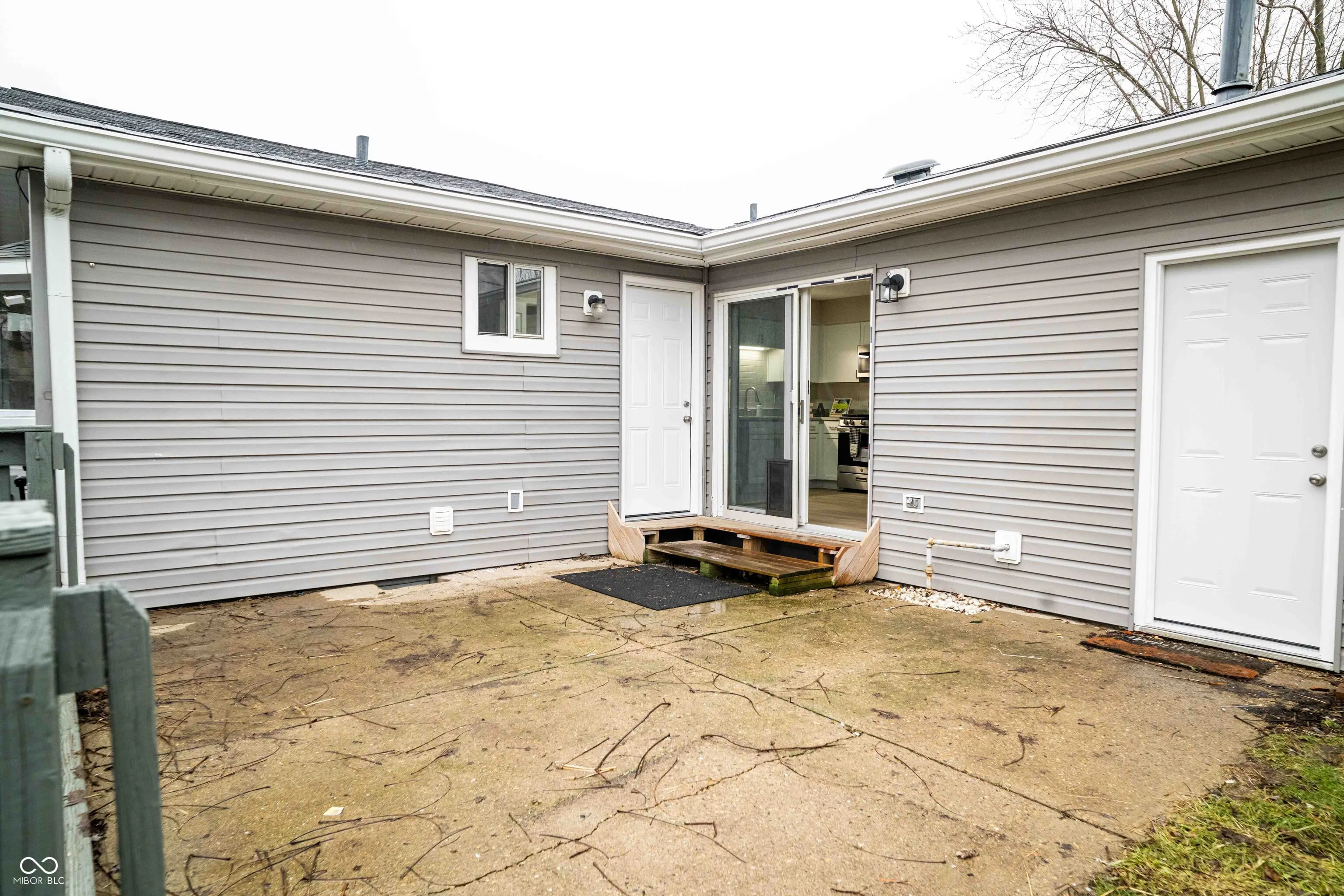 Greenwood, Indiana 46143, United States, 4 Bedrooms Bedrooms, ,2 BathroomsBathrooms,Residential,Pending,7711