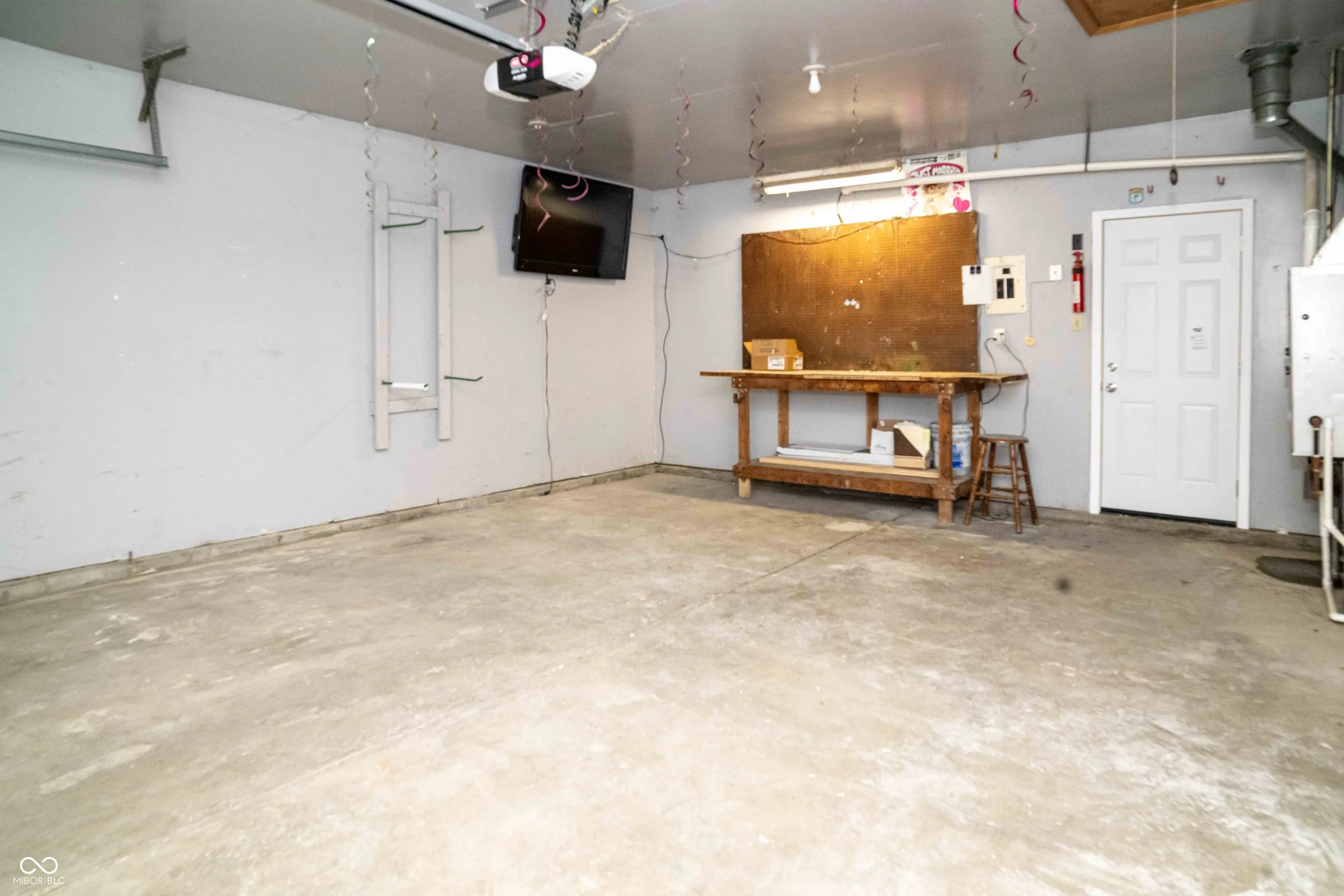 Greenwood, Indiana 46143, United States, 4 Bedrooms Bedrooms, ,2 BathroomsBathrooms,Residential,Pending,7711