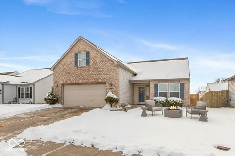 Photo of 10703 Hanover Court, Indianapolis, IN 46231 (MLS # 22075657)