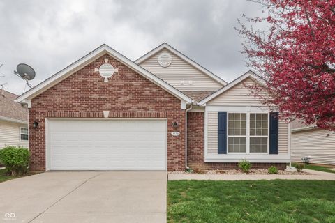 Photo of 1124 Lincoln Park East Drive, Greenwood, IN 46142 (MLS # 22092594)
