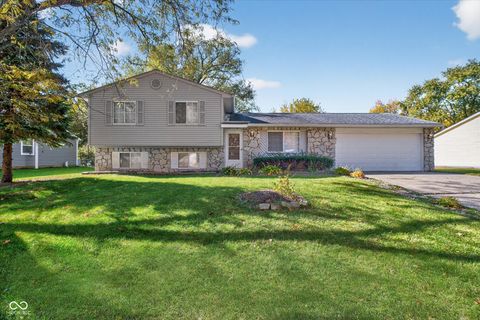 Photo of 7724 Gordon Way, Indianapolis, IN 46237 (MLS # 22072229)