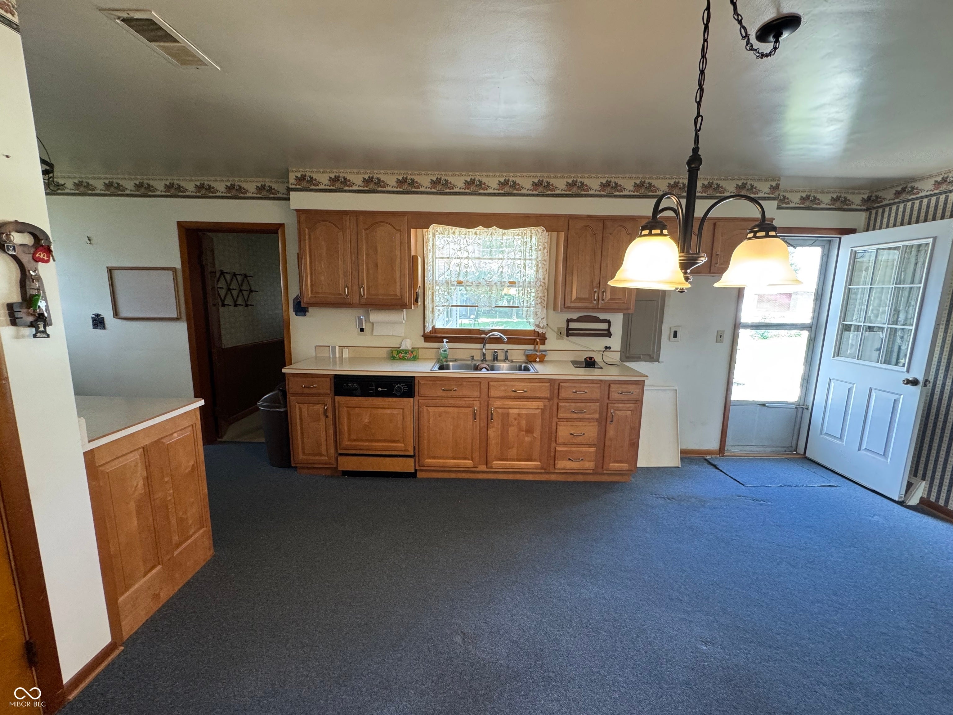 206 E 5th Street