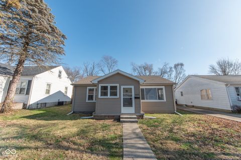 Photo of 1609 Meridian Street, Columbus, IN 47201 (MLS # 22072374)