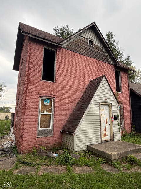 Photo of 2922 Pearl Street, Anderson, IN 46016 (MLS # 22098770)