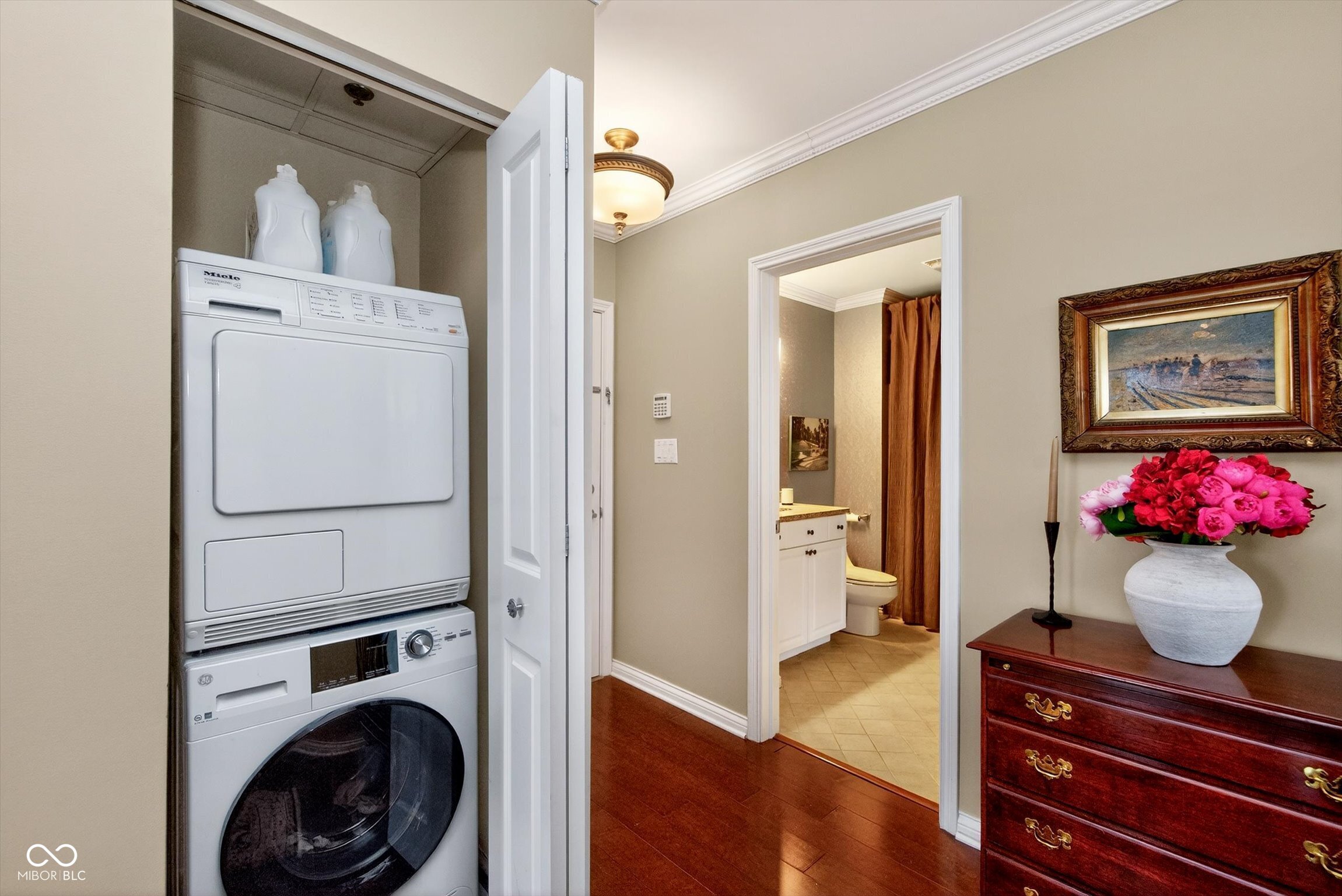 110 E Washington Street 13A