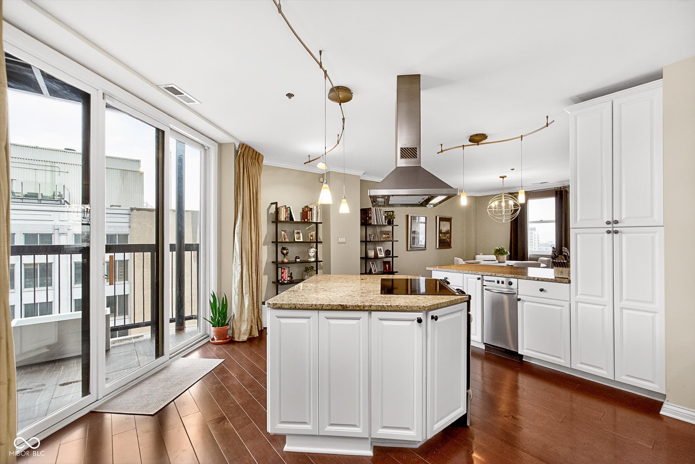 110 E Washington Street 13A