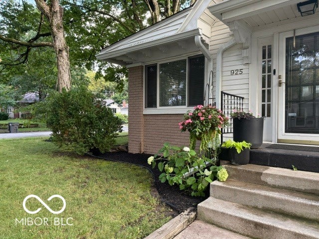 925 E 55th Street