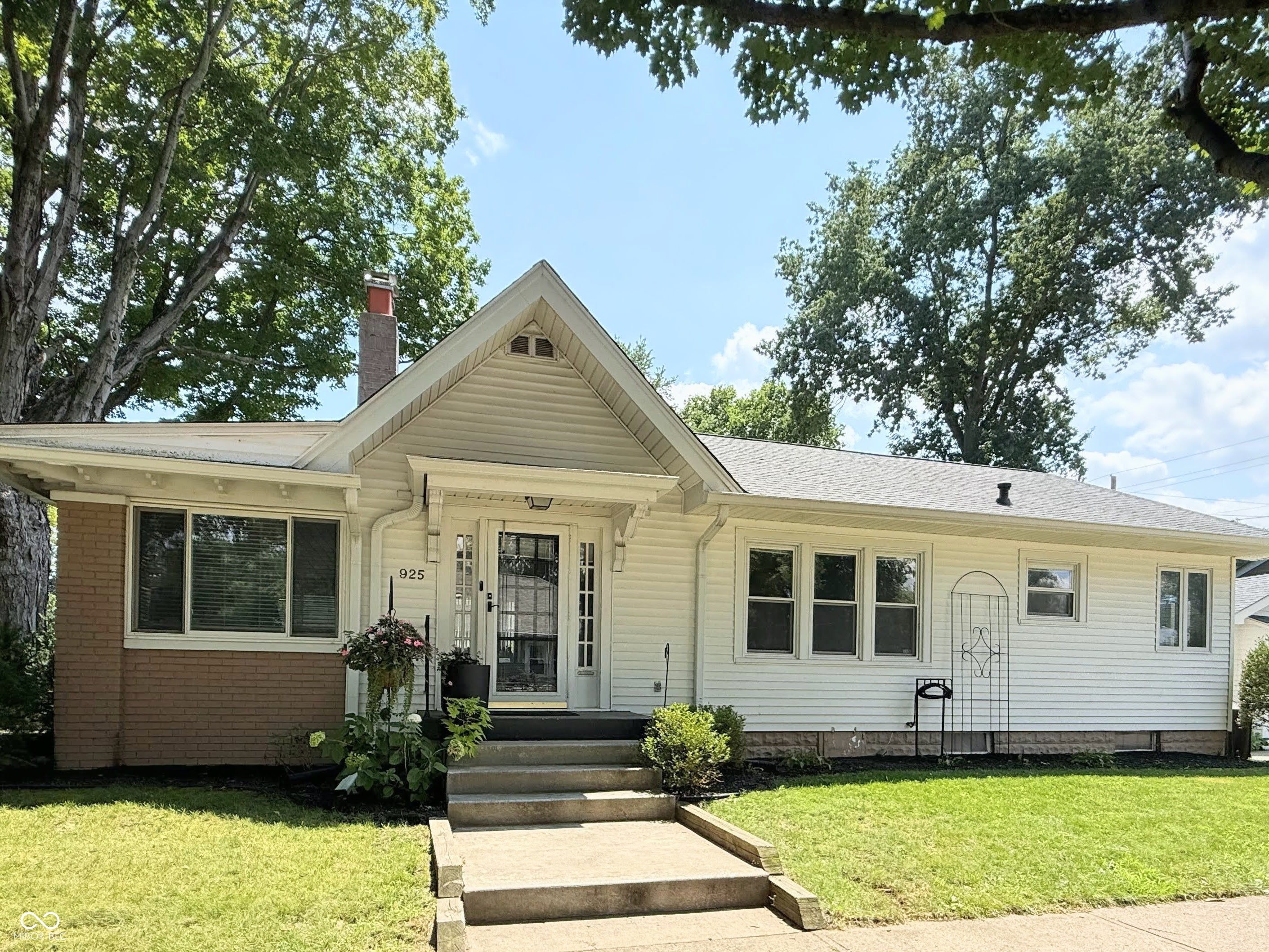 925 E 55th Street