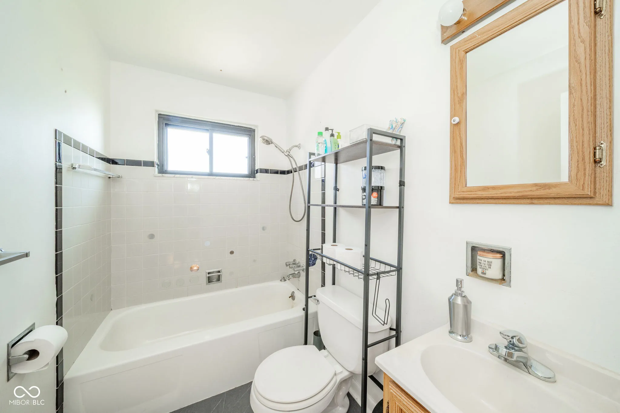 Alexandria, Indiana 46001, United States, 3 Bedrooms Bedrooms, ,2 BathroomsBathrooms,Residential,Pending,204383