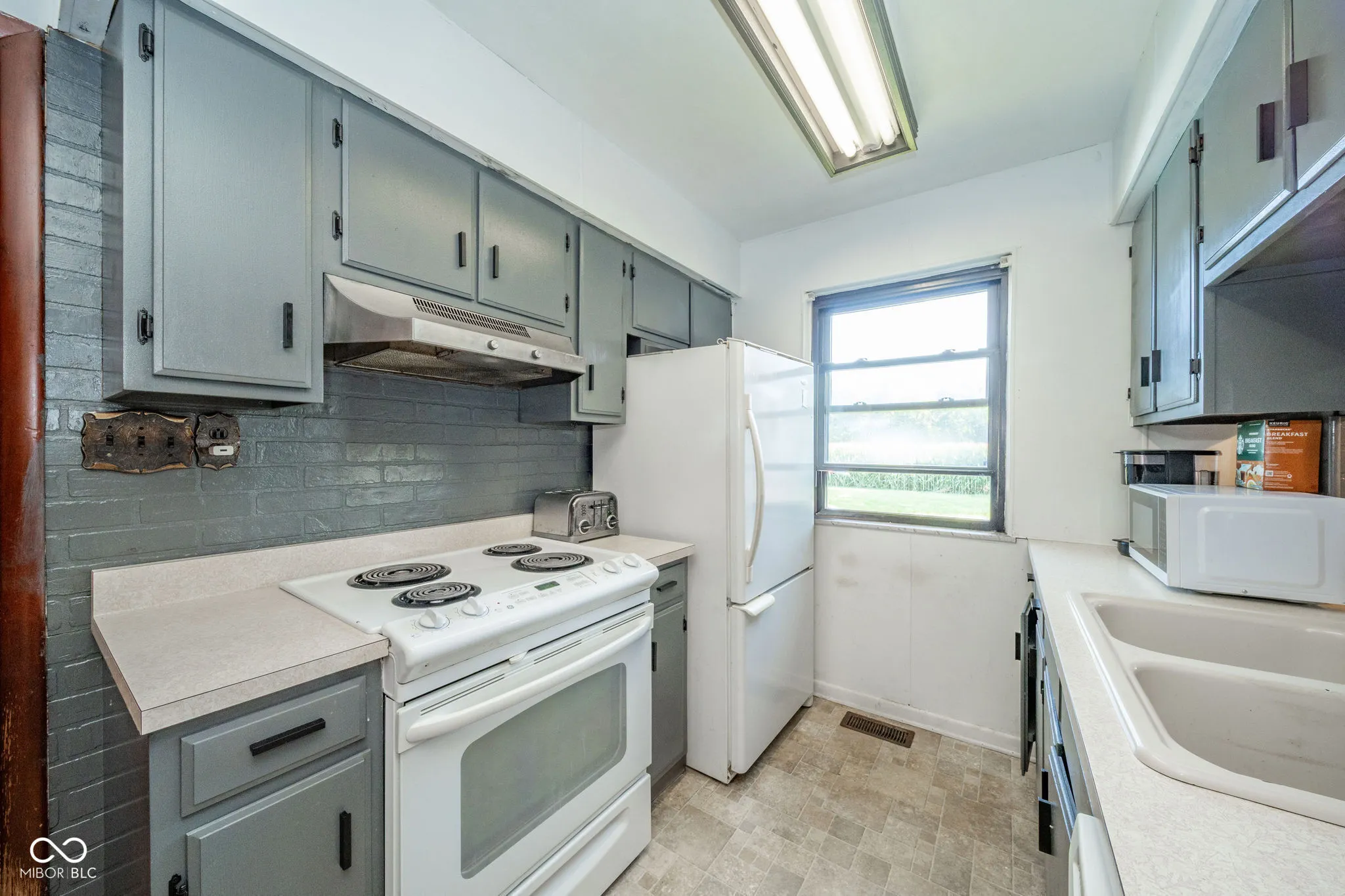 Alexandria, Indiana 46001, United States, 3 Bedrooms Bedrooms, ,2 BathroomsBathrooms,Residential,Pending,204383