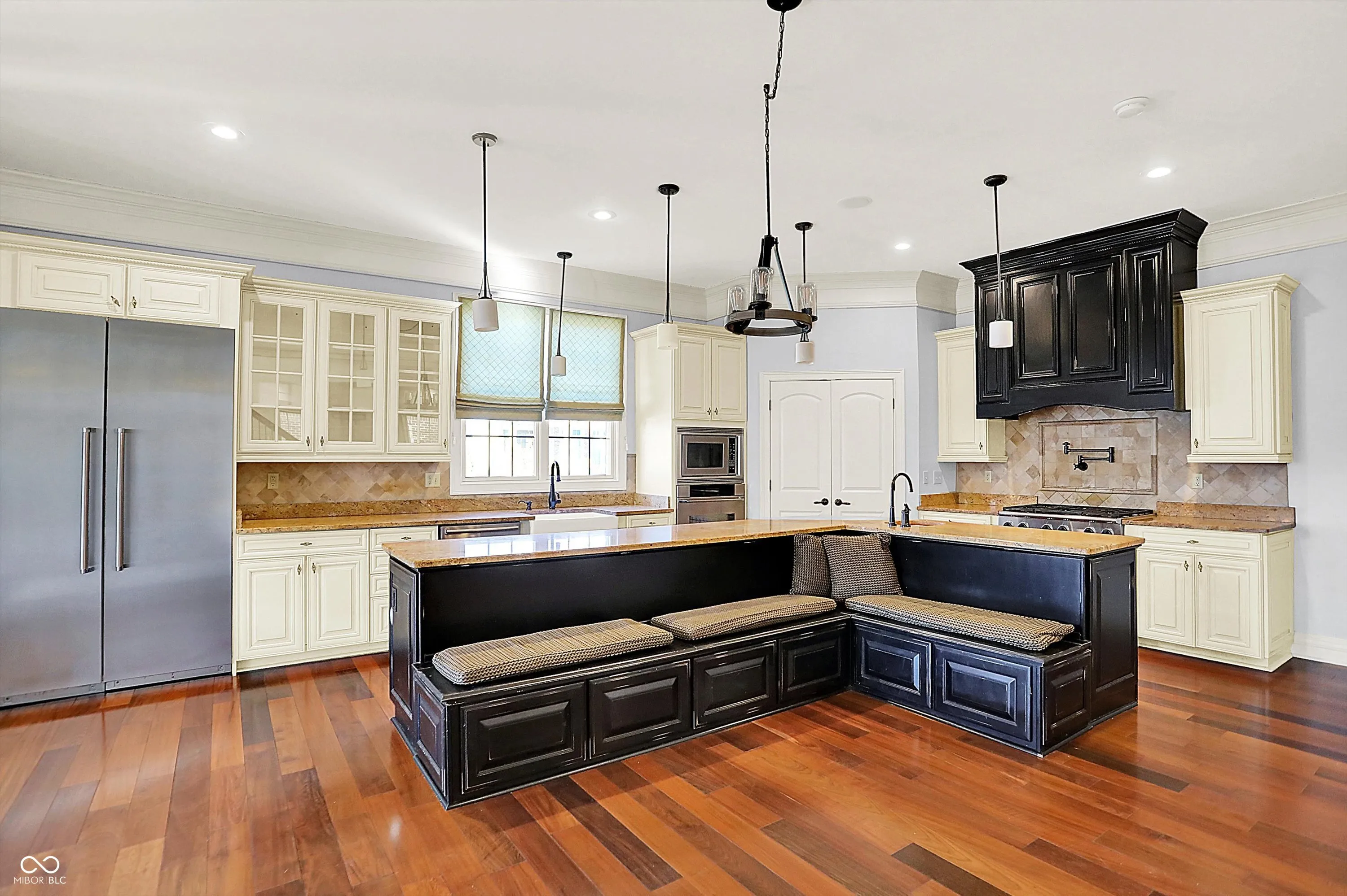 Zionsville, Indiana 46077, United States, 6 Bedrooms Bedrooms, ,5 BathroomsBathrooms,Residential,Pending,28549