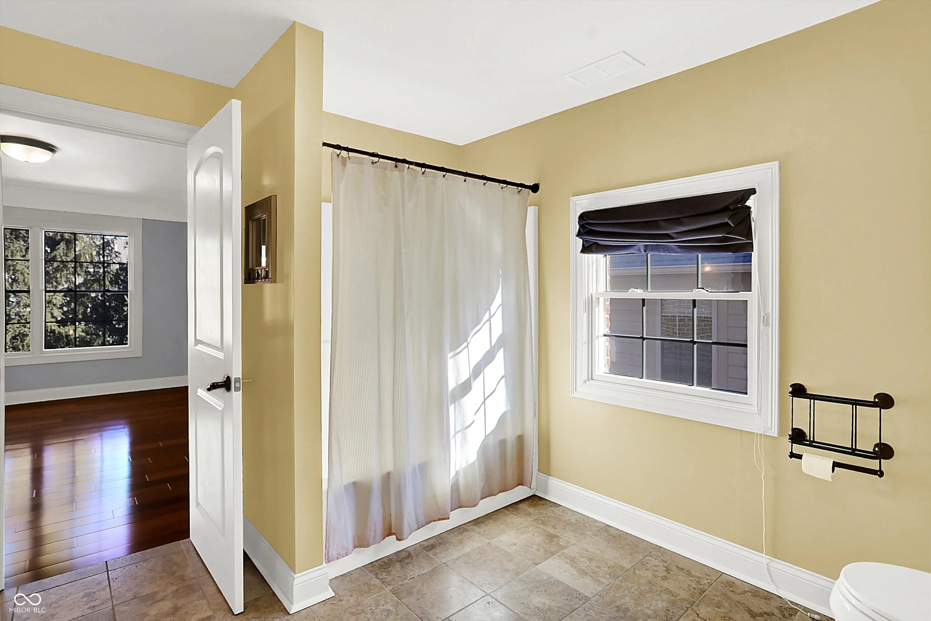 Zionsville, Indiana 46077, United States, 6 Bedrooms Bedrooms, ,5 BathroomsBathrooms,Residential,Pending,28549