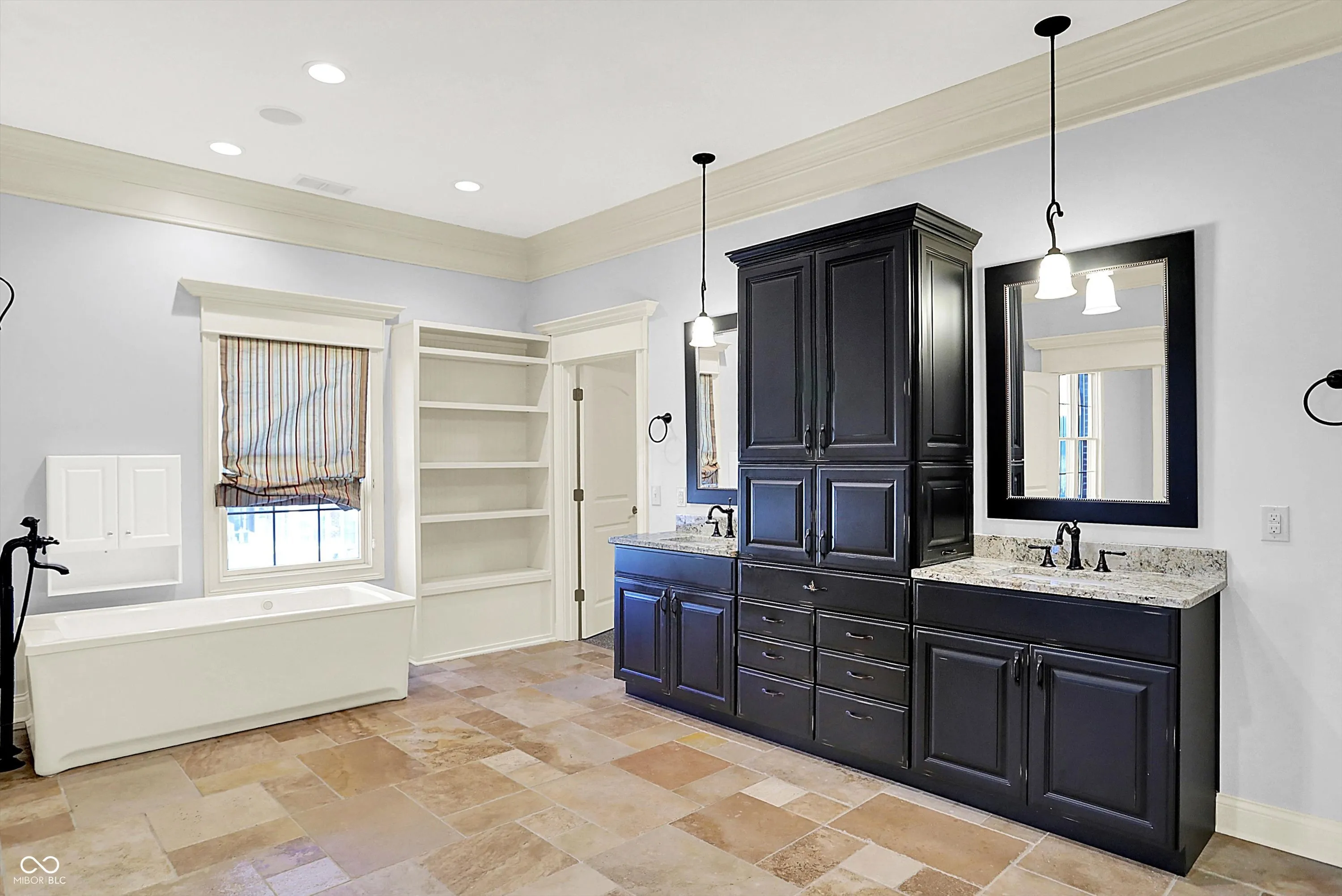 Zionsville, Indiana 46077, United States, 6 Bedrooms Bedrooms, ,5 BathroomsBathrooms,Residential,Pending,28549