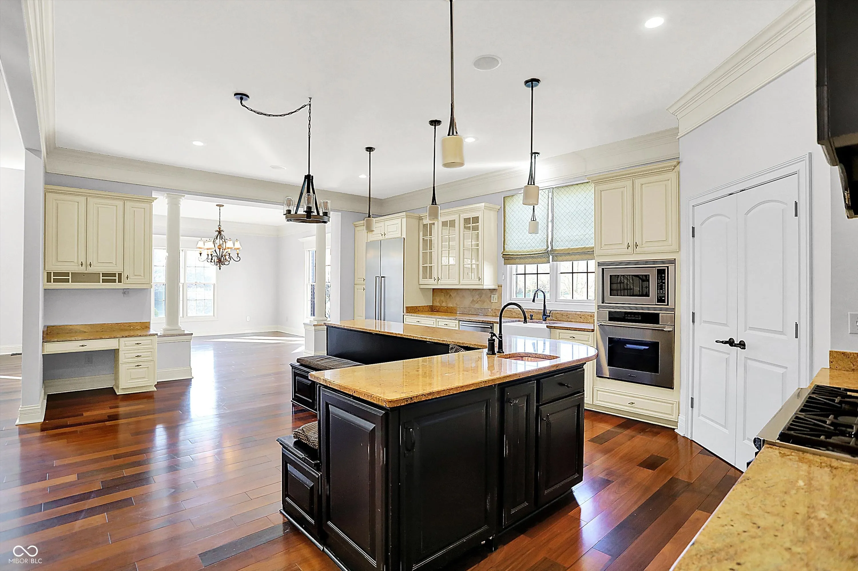 Zionsville, Indiana 46077, United States, 6 Bedrooms Bedrooms, ,5 BathroomsBathrooms,Residential,Pending,28549