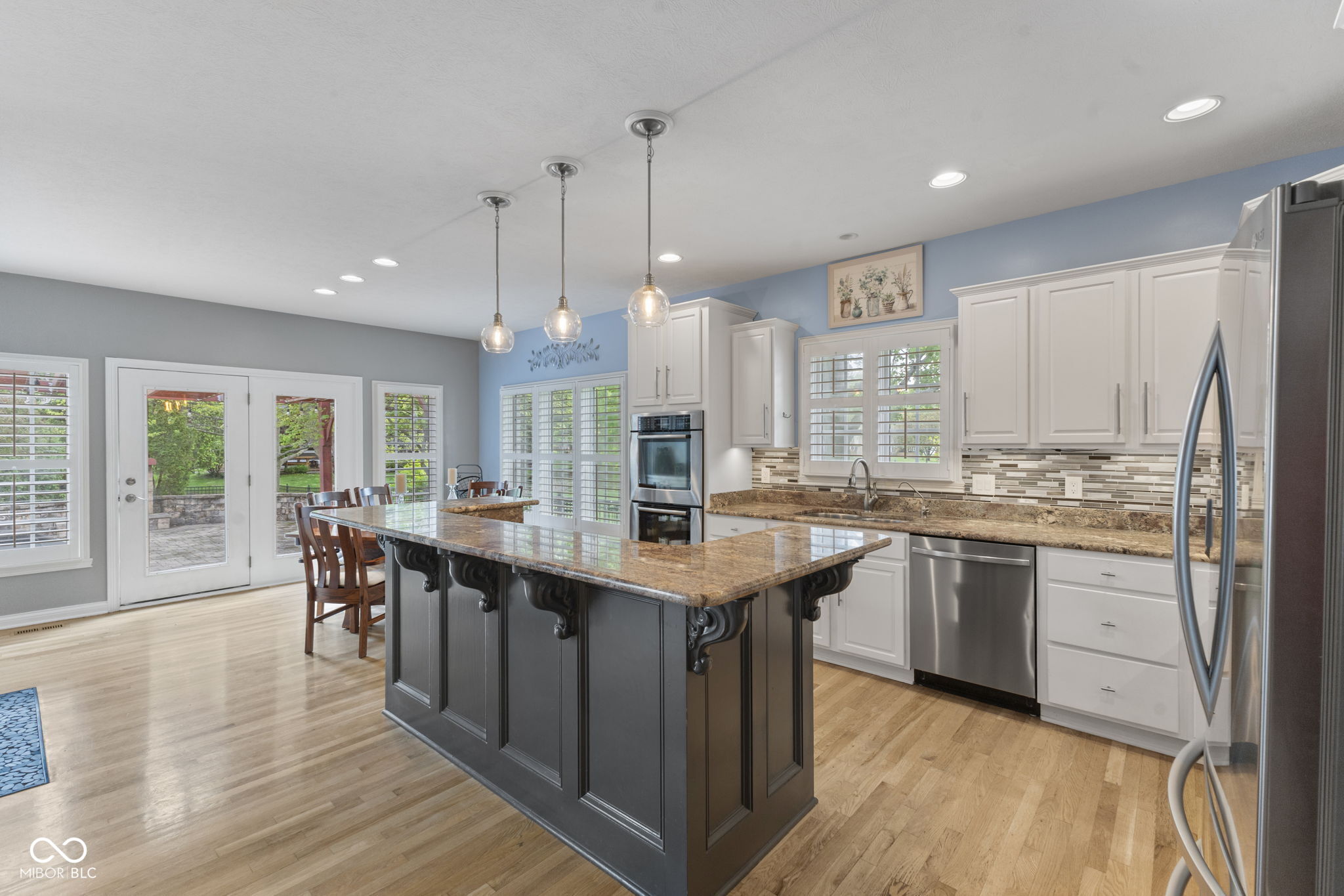 4627 Ridgewood Drive