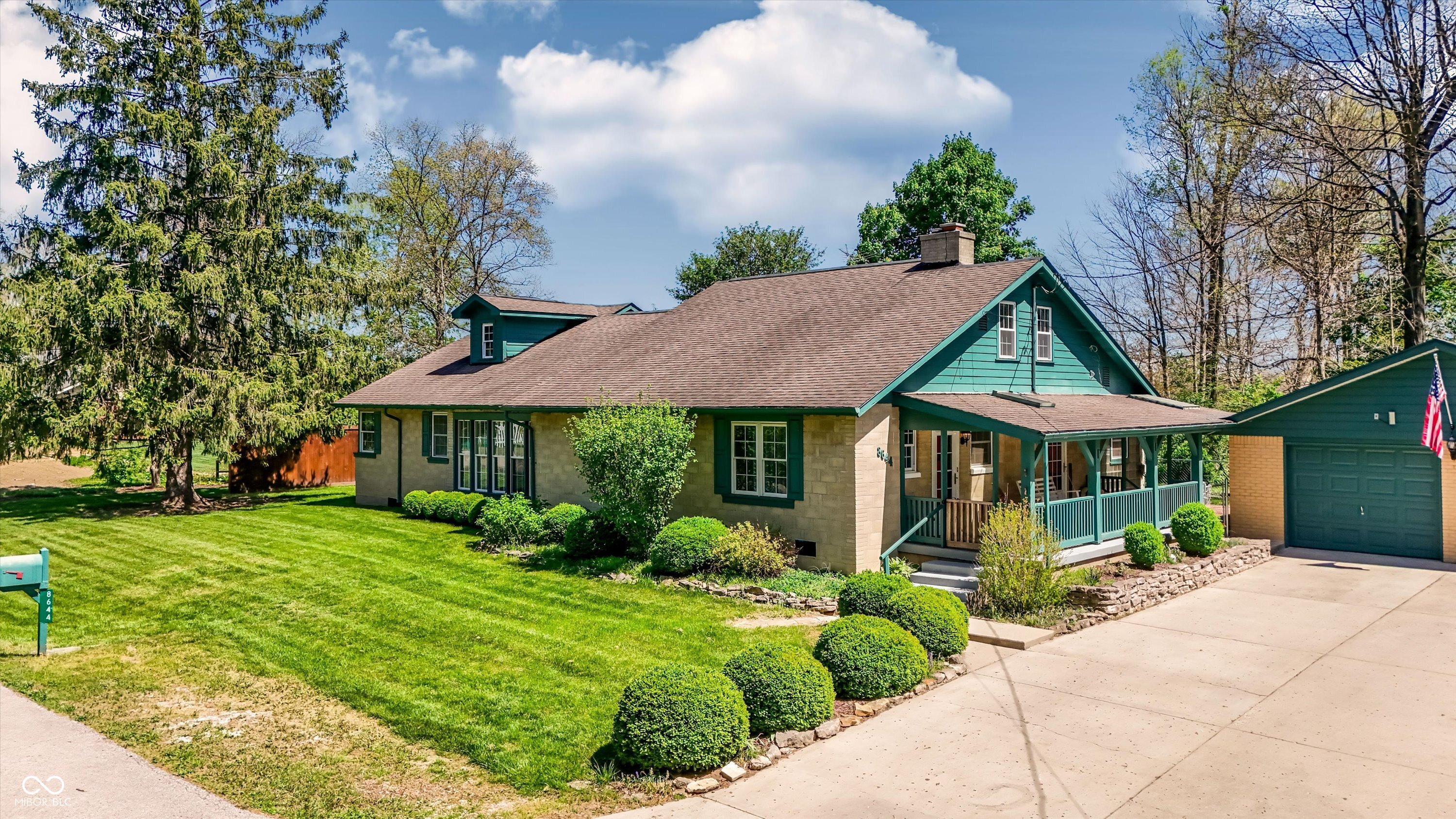 8644 S Addison Avenue