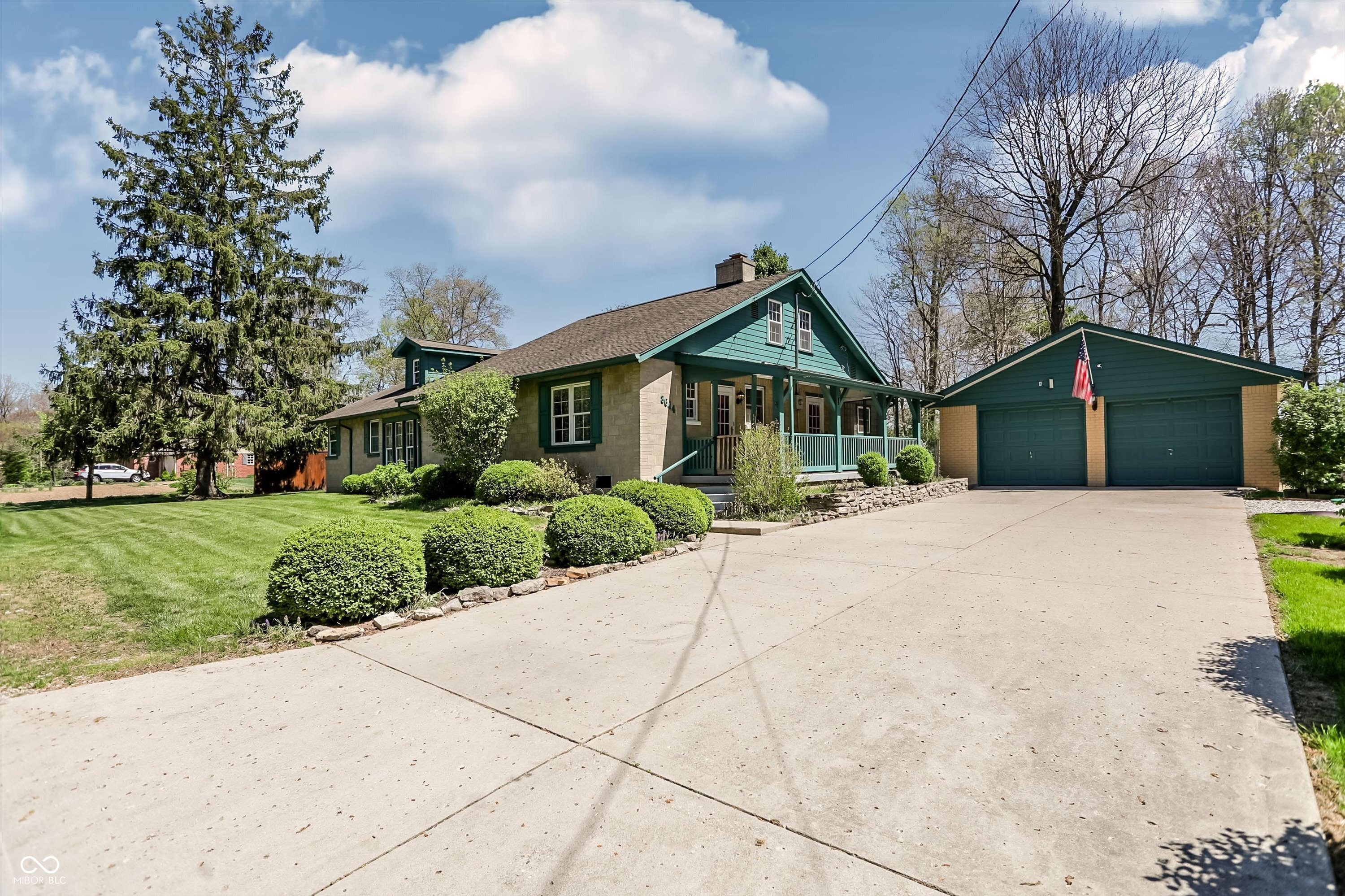 8644 S Addison Avenue