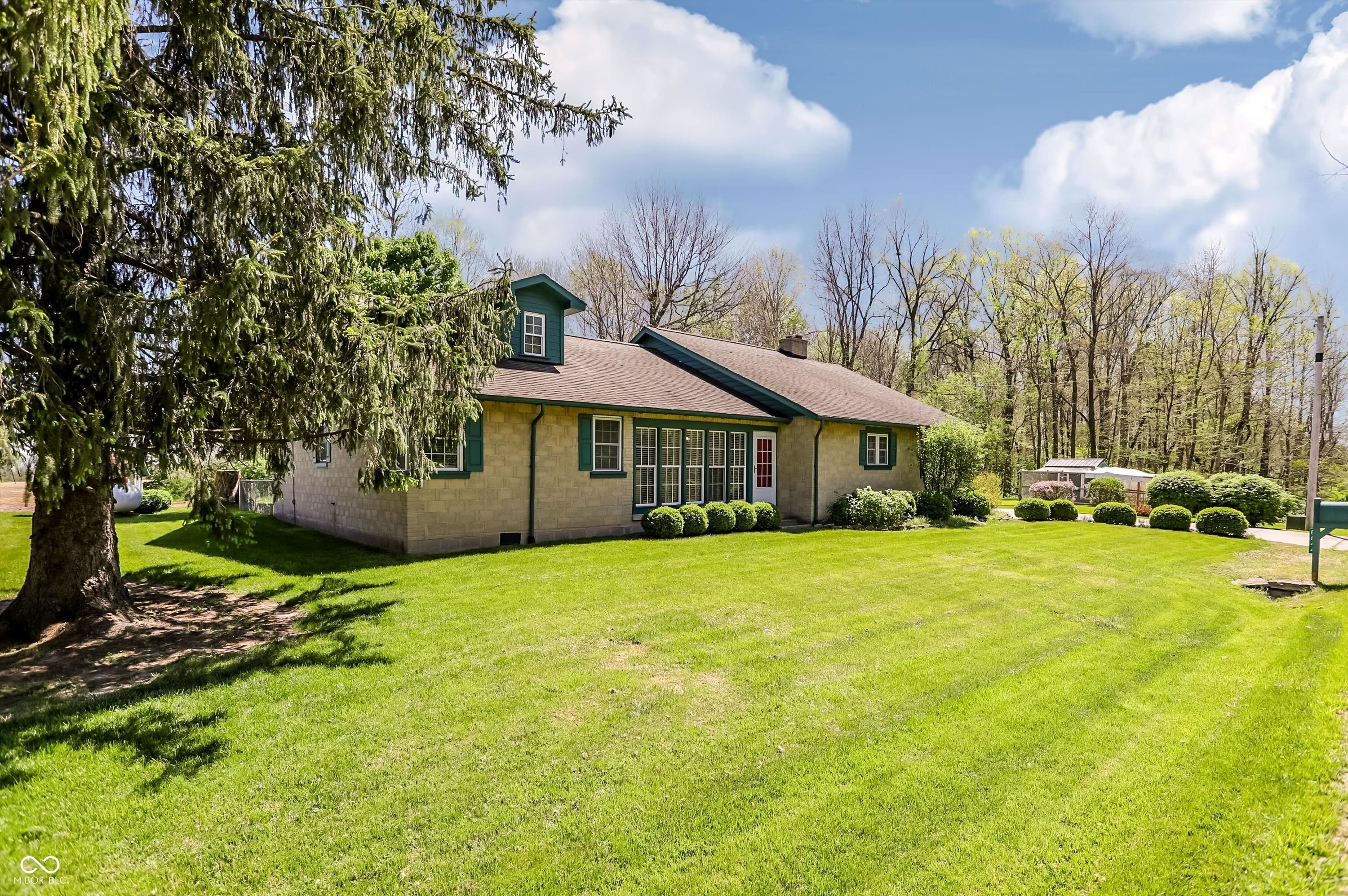 8644 S Addison Avenue