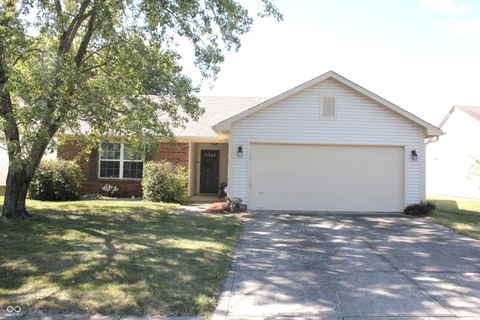 Photo of 5964 Sycamore Forge Drive, Indianapolis, IN 46254 (MLS # 22056047)