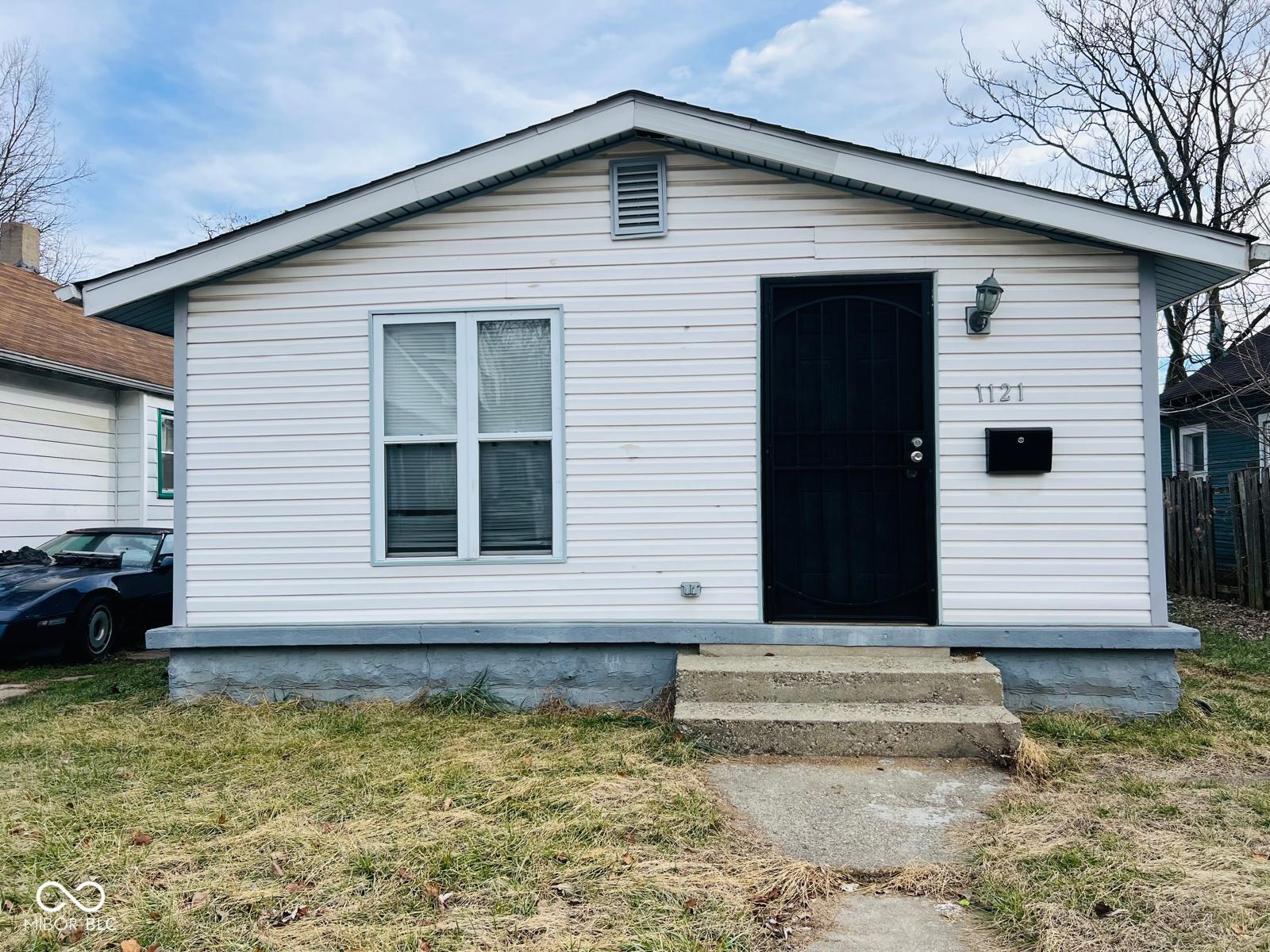 1121 N Belleview Place