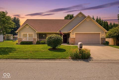 Photo of 2307 Eagle Brook Drive, Shelbyville, IN 46176 (MLS # 22113351)