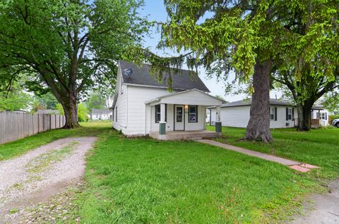 Photo of 1026 E Third Street, Greenfield, IN 46140 (MLS # 22097174)