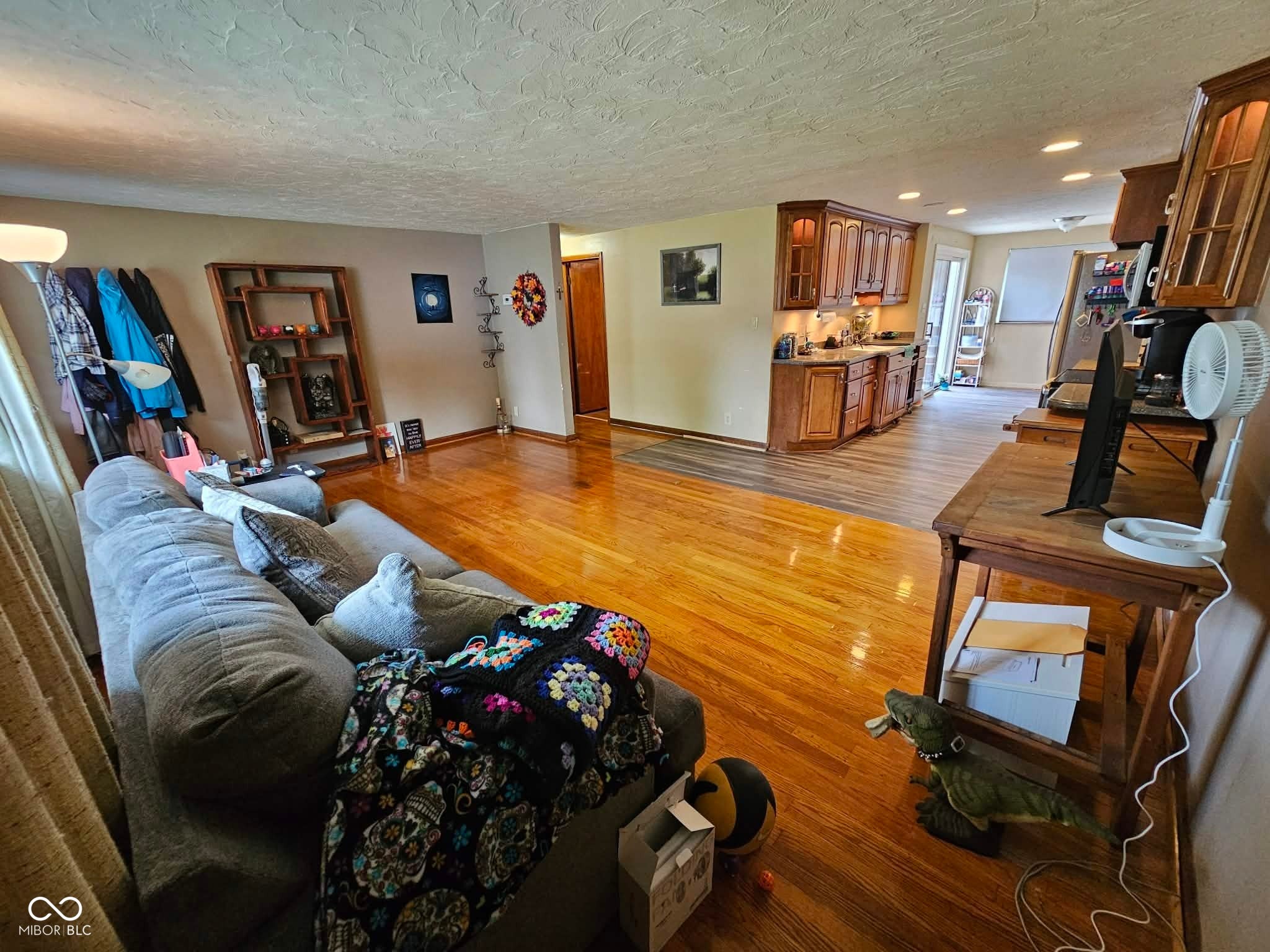311 N Edgeway Drive