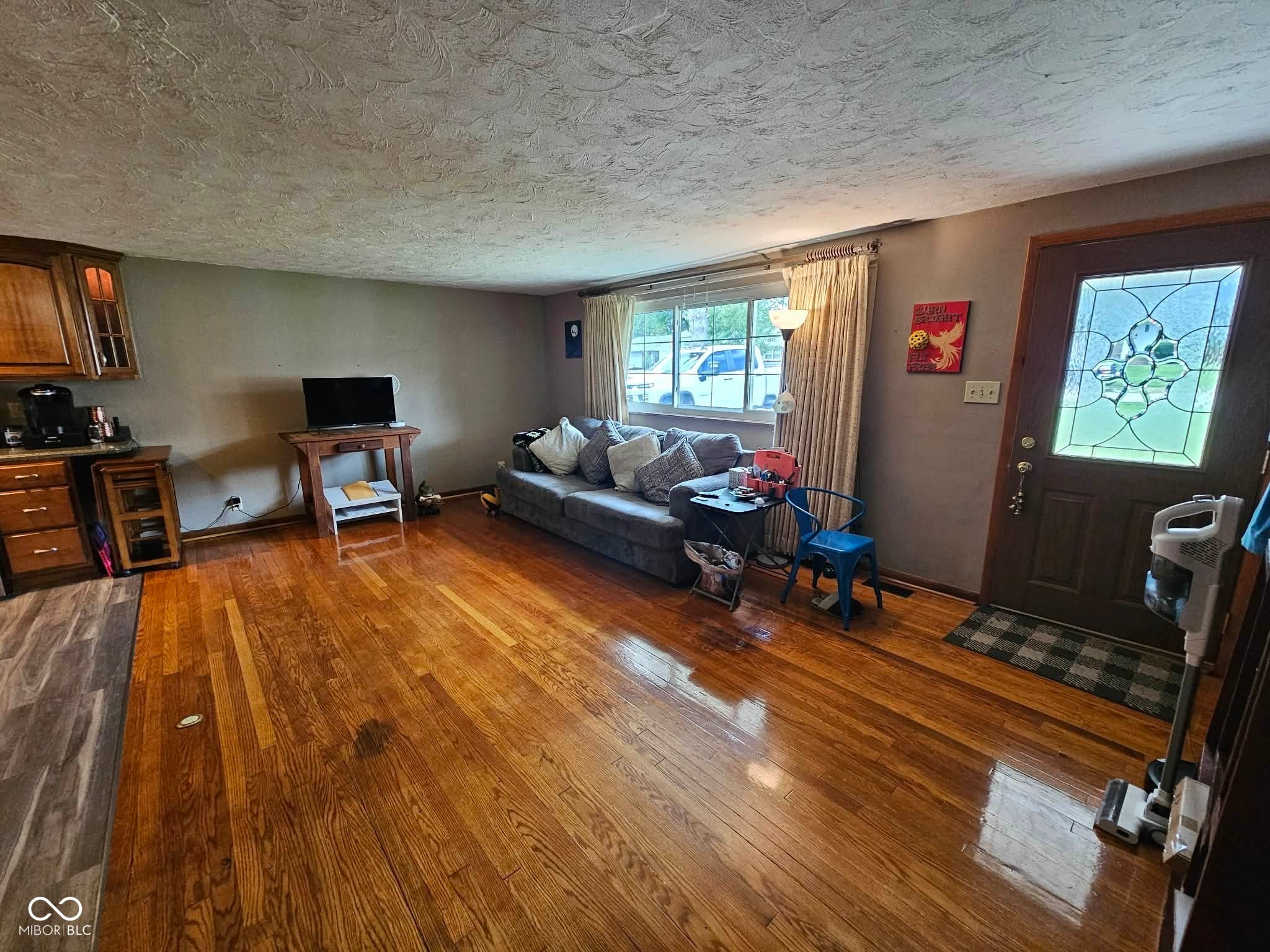 311 N Edgeway Drive