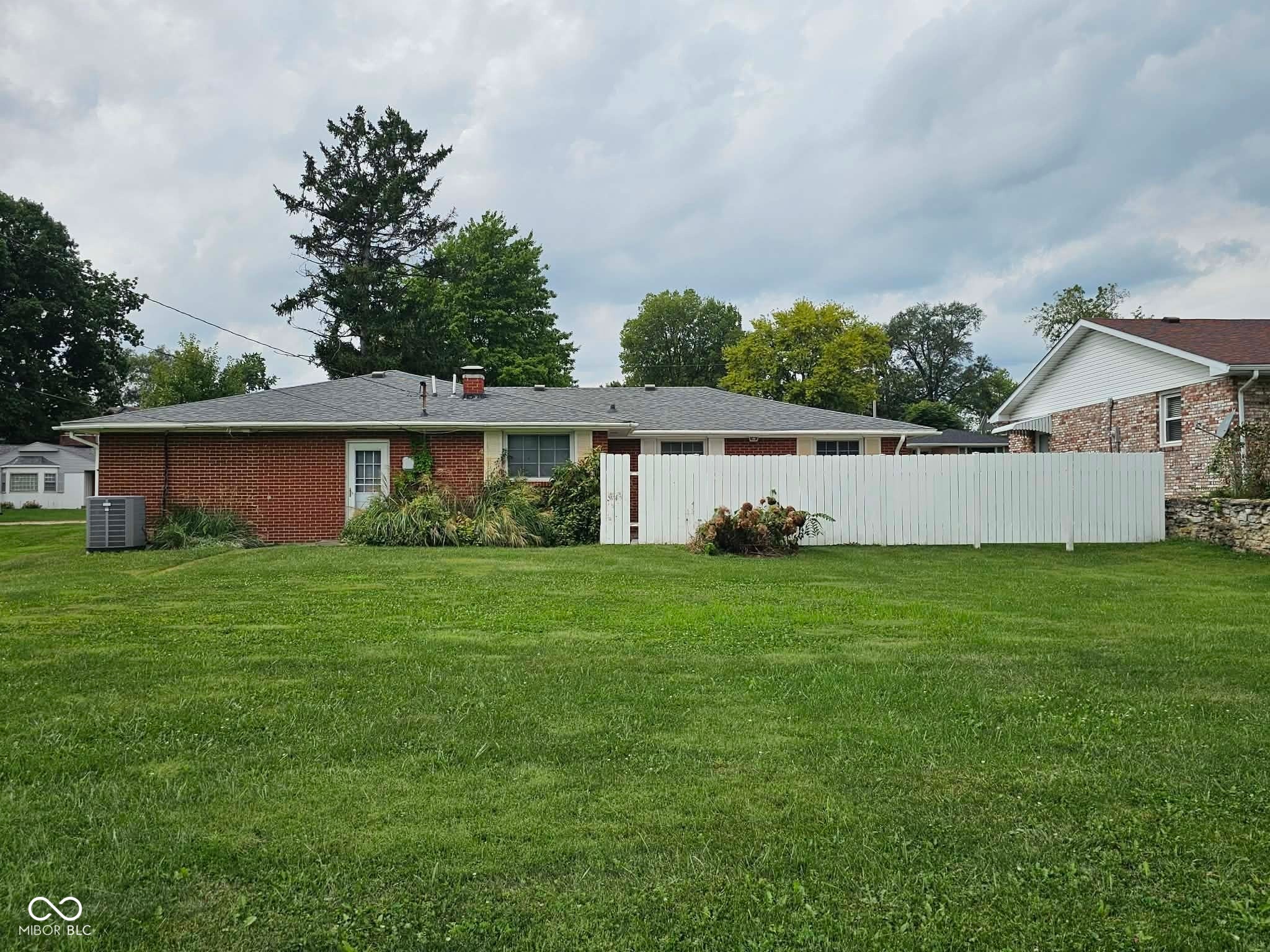 311 N Edgeway Drive