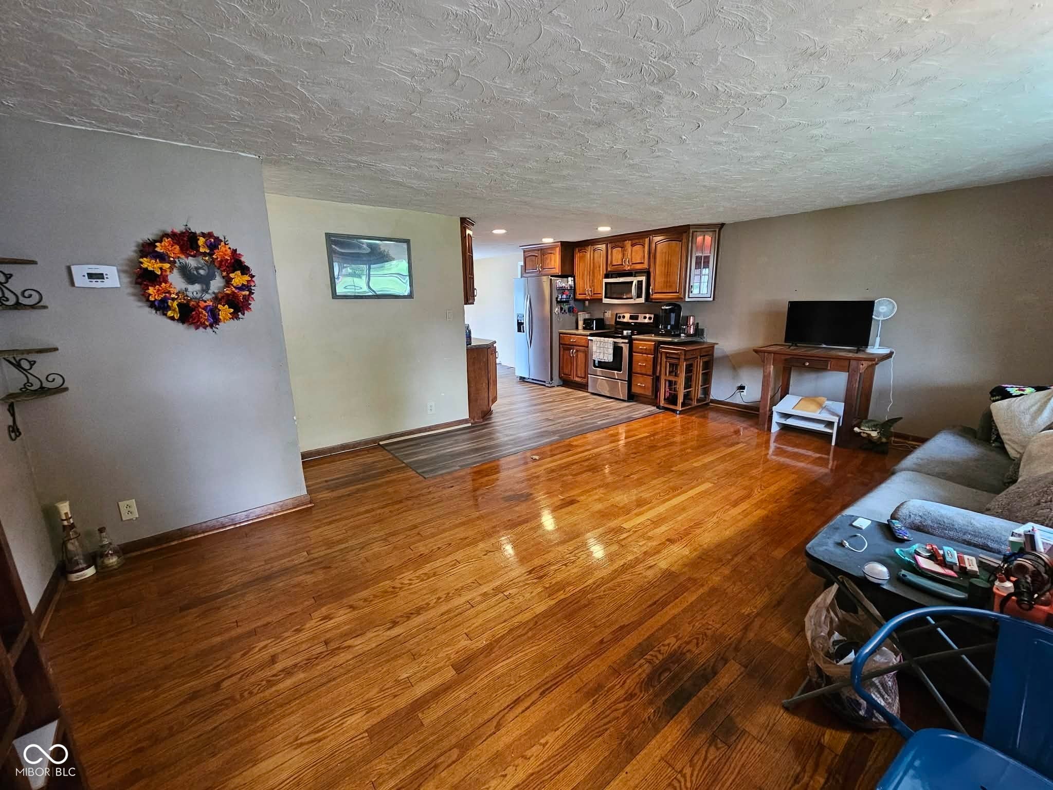 311 N Edgeway Drive