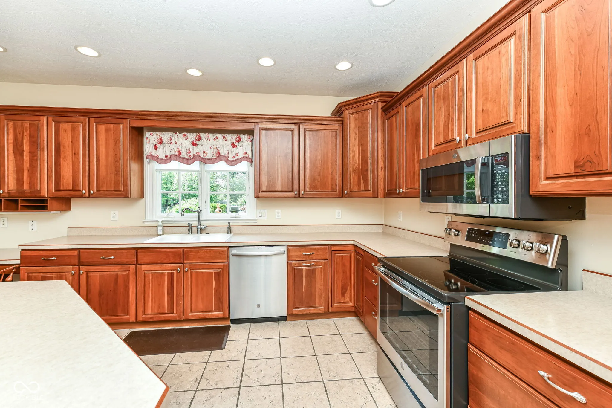 Indianapolis, Indiana 46256, United States, 3 Bedrooms Bedrooms, ,3 BathroomsBathrooms,Residential,Pending,156602