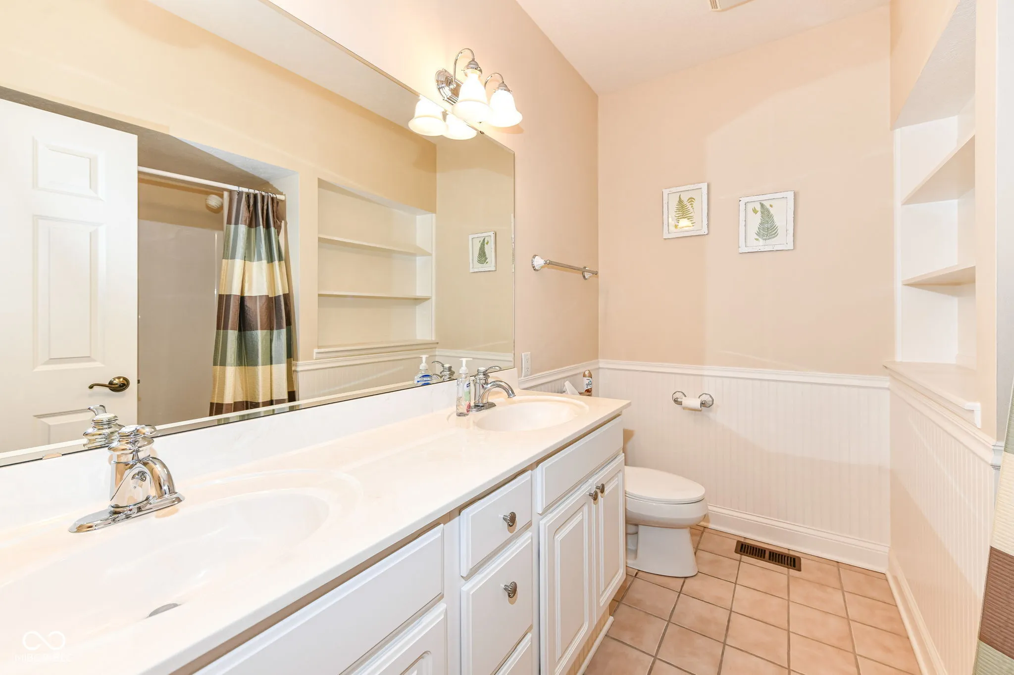 Indianapolis, Indiana 46256, United States, 3 Bedrooms Bedrooms, ,3 BathroomsBathrooms,Residential,Pending,156602