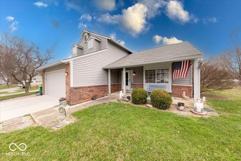 Photo of 628 Southridge Court, Westfield, IN 46074 (MLS # 22028884)