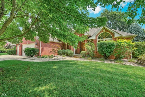 Photo of 1347 N Manchester Drive, Greenfield, IN 46140 (MLS # 22119318)