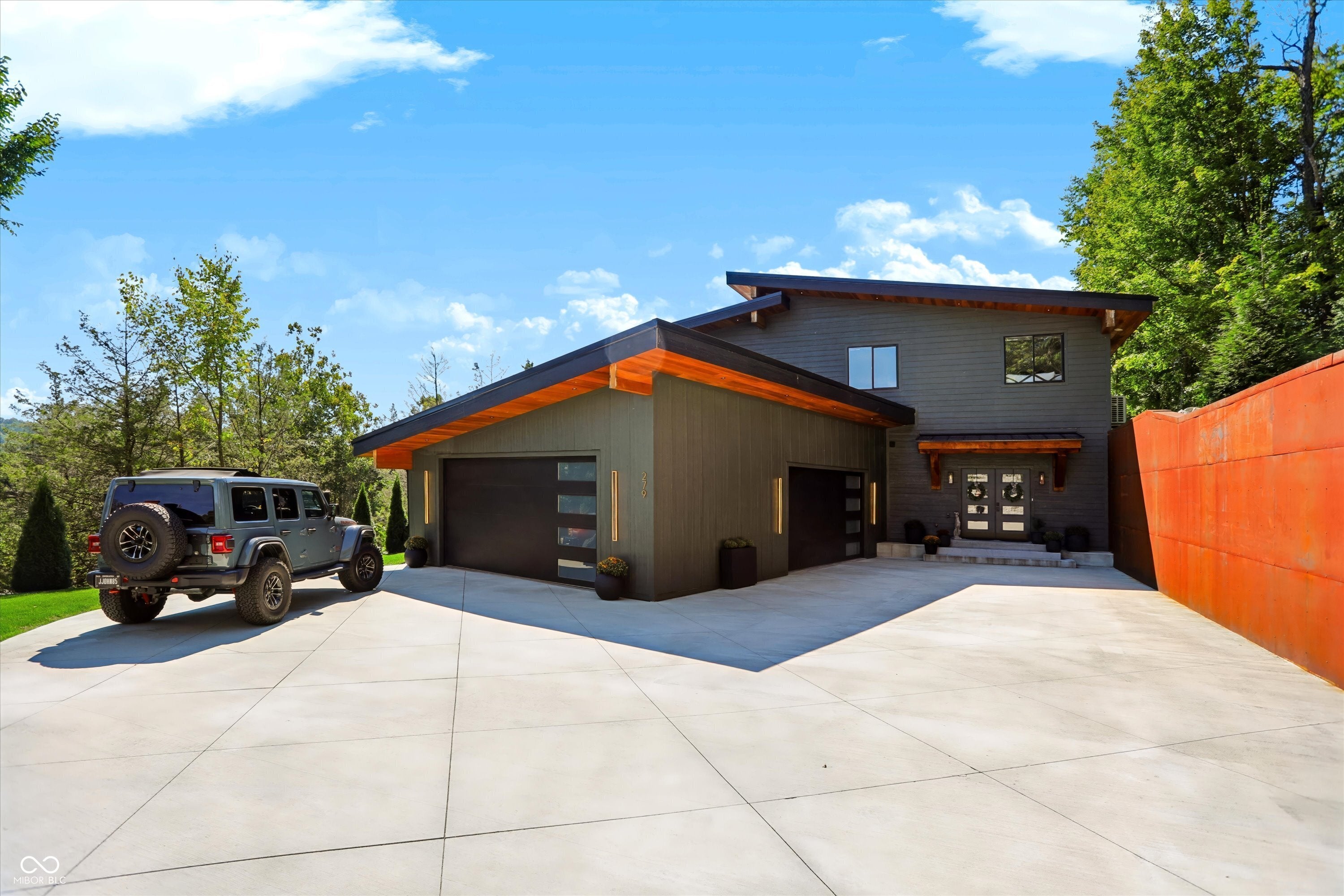 279 E Lakeview Drive