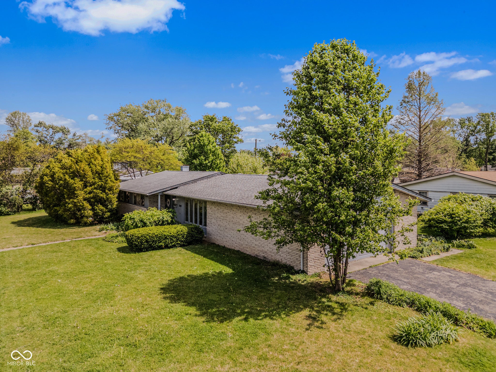 3419 Larkspur Lane