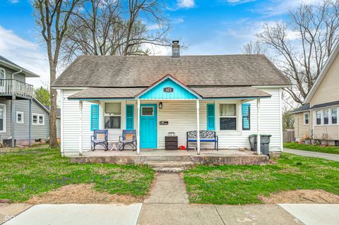 Photo of 421 W Broadway Street, Greenwood, IN 46142 (MLS # 22093461)