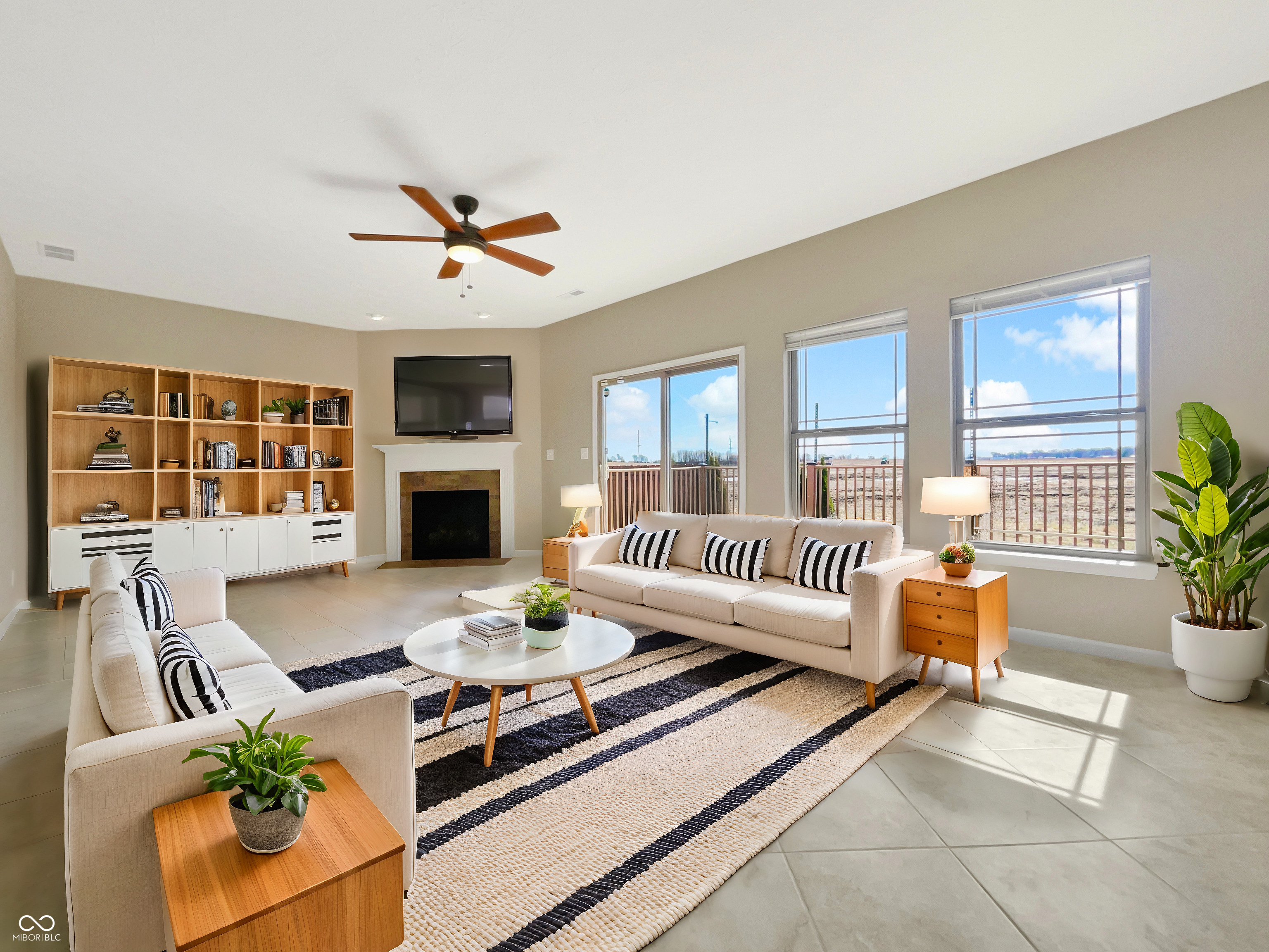 943 Foxglove Street