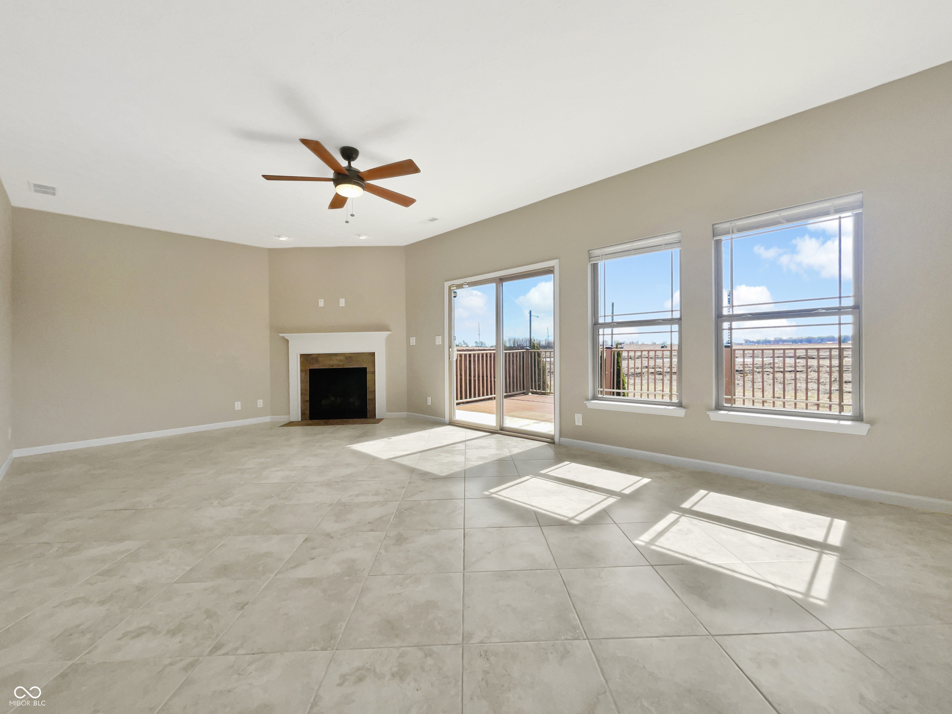 943 Foxglove Street