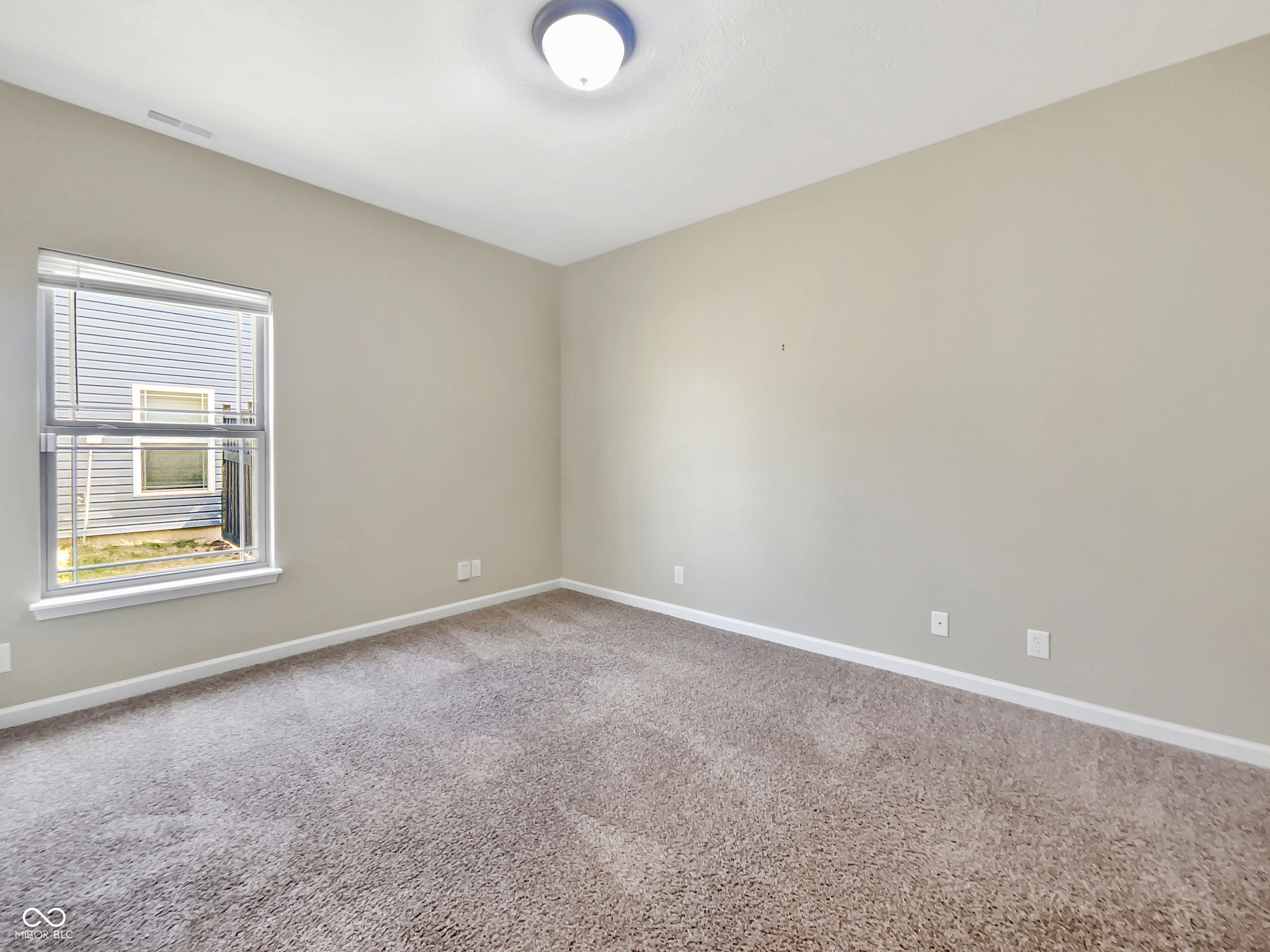 943 Foxglove Street