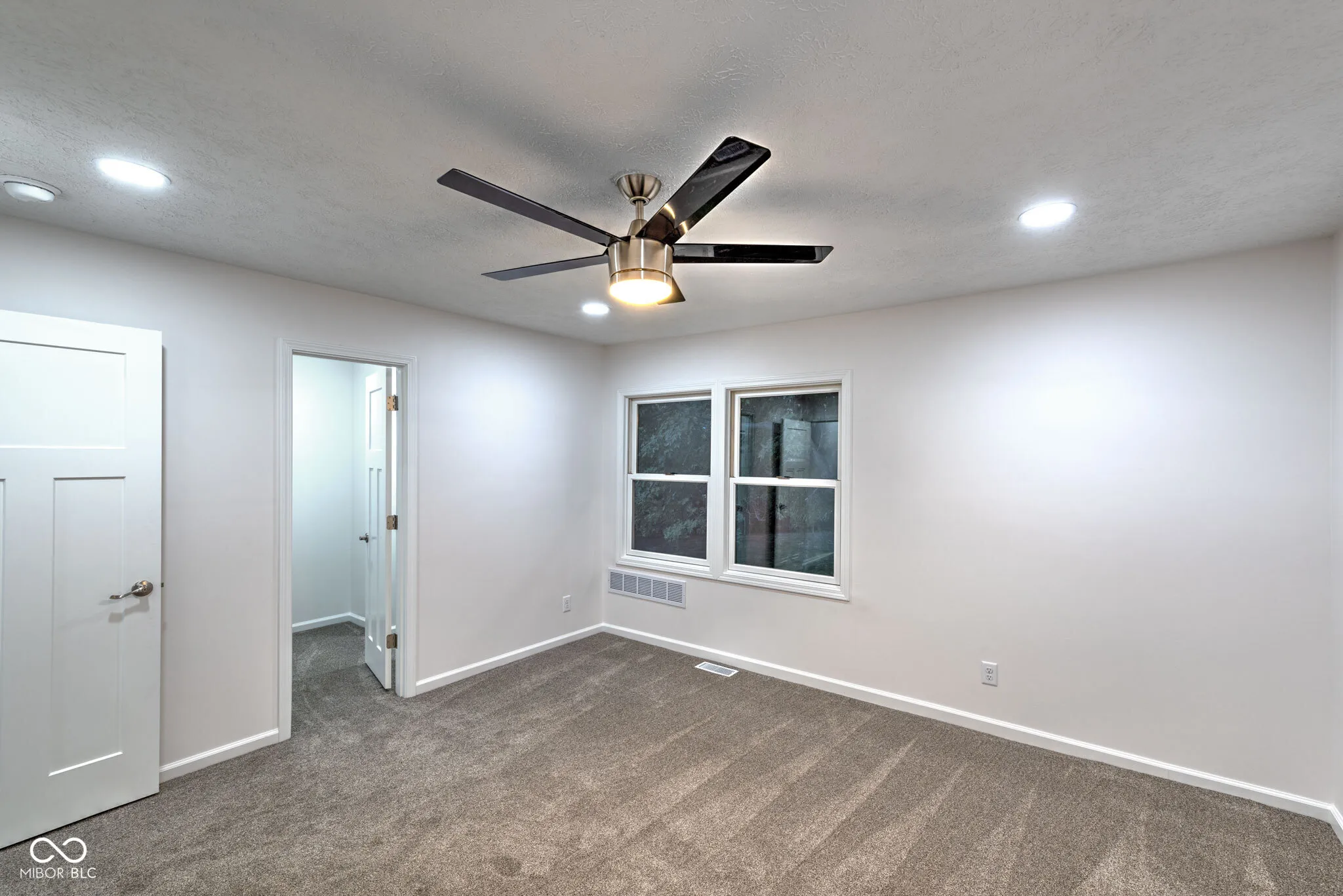 Greenwood, Indiana 46143, United States, 4 Bedrooms Bedrooms, ,4 BathroomsBathrooms,Residential,Pending,78704