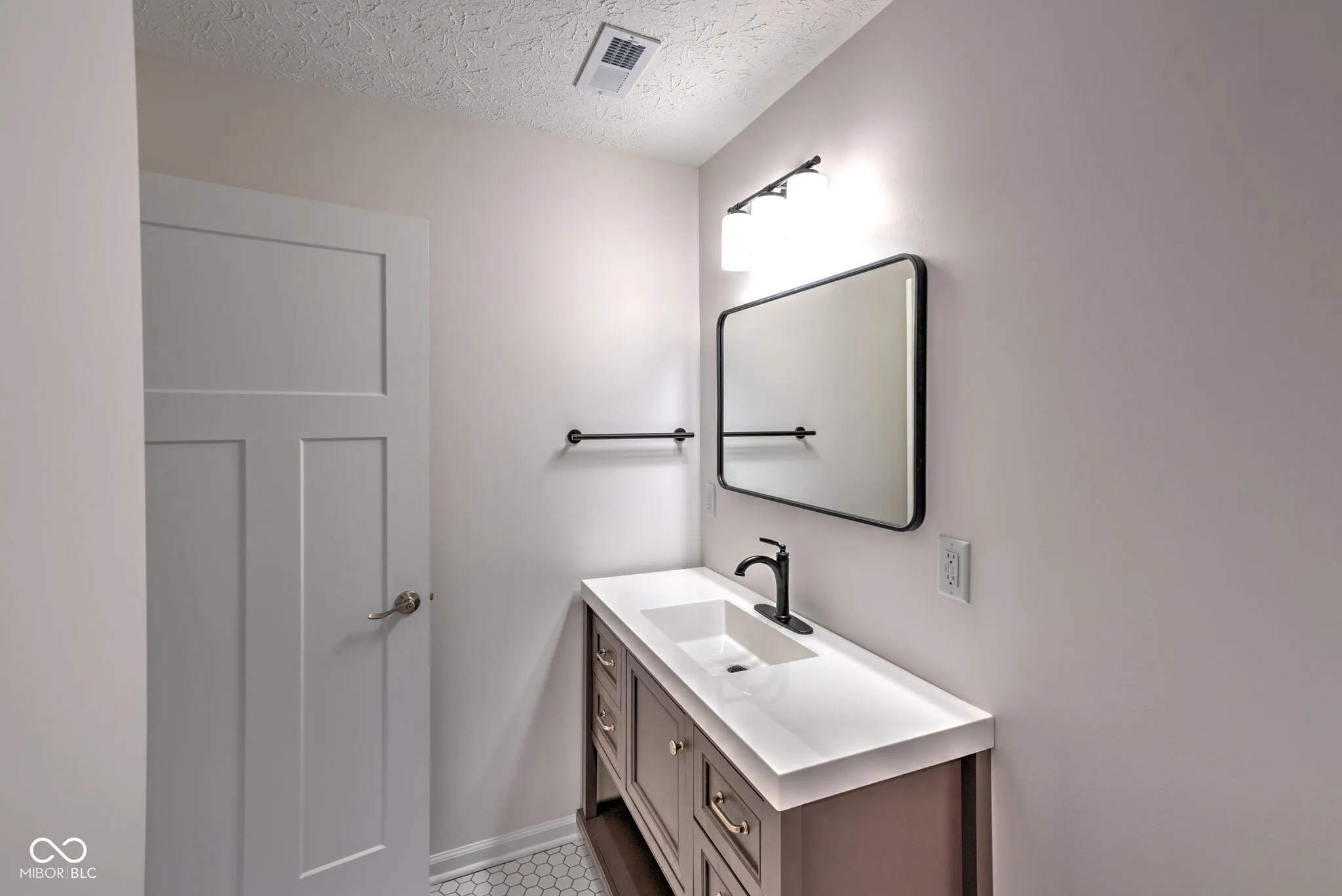 Greenwood, Indiana 46143, United States, 4 Bedrooms Bedrooms, ,4 BathroomsBathrooms,Residential,Pending,78704