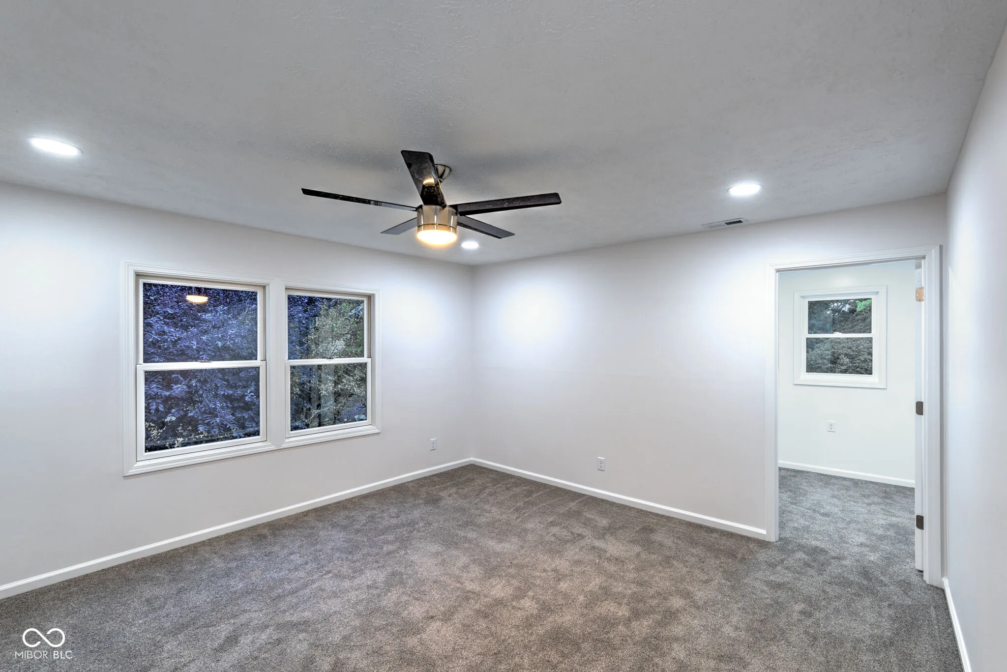 Greenwood, Indiana 46143, United States, 4 Bedrooms Bedrooms, ,4 BathroomsBathrooms,Residential,Pending,78704