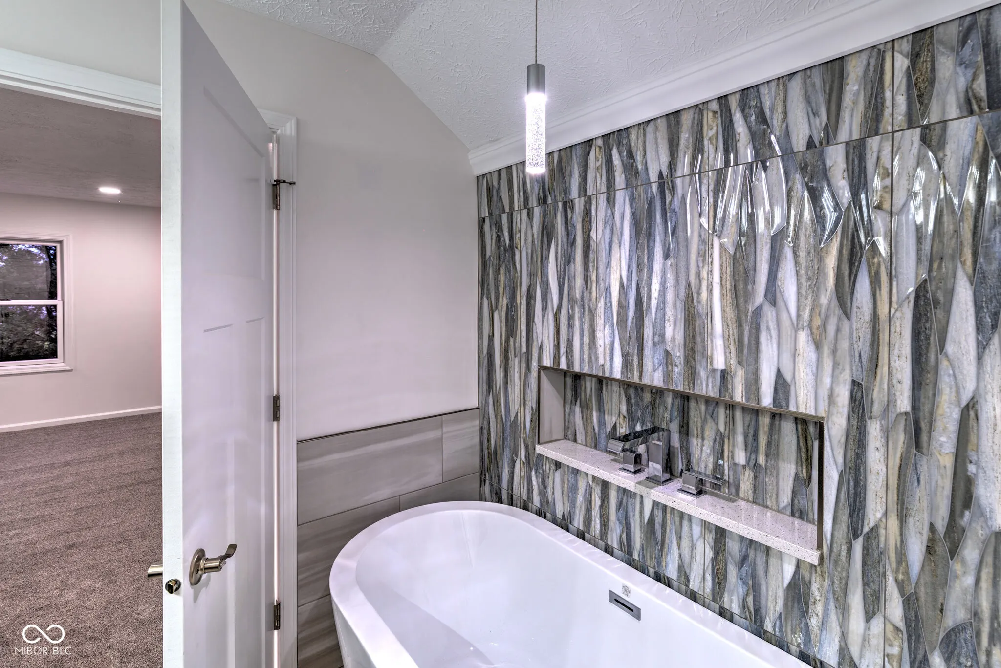 Greenwood, Indiana 46143, United States, 4 Bedrooms Bedrooms, ,4 BathroomsBathrooms,Residential,Pending,78704