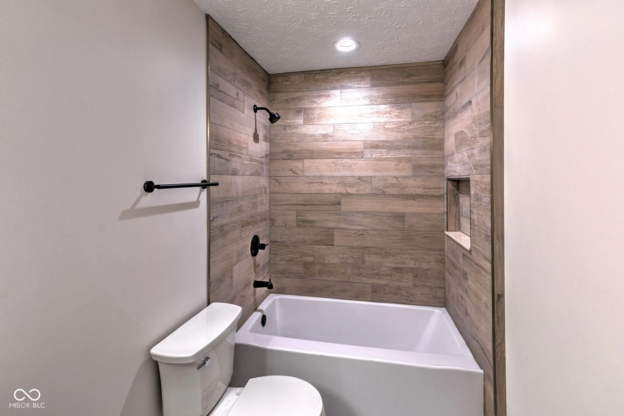 Greenwood, Indiana 46143, United States, 4 Bedrooms Bedrooms, ,4 BathroomsBathrooms,Residential,Pending,78704