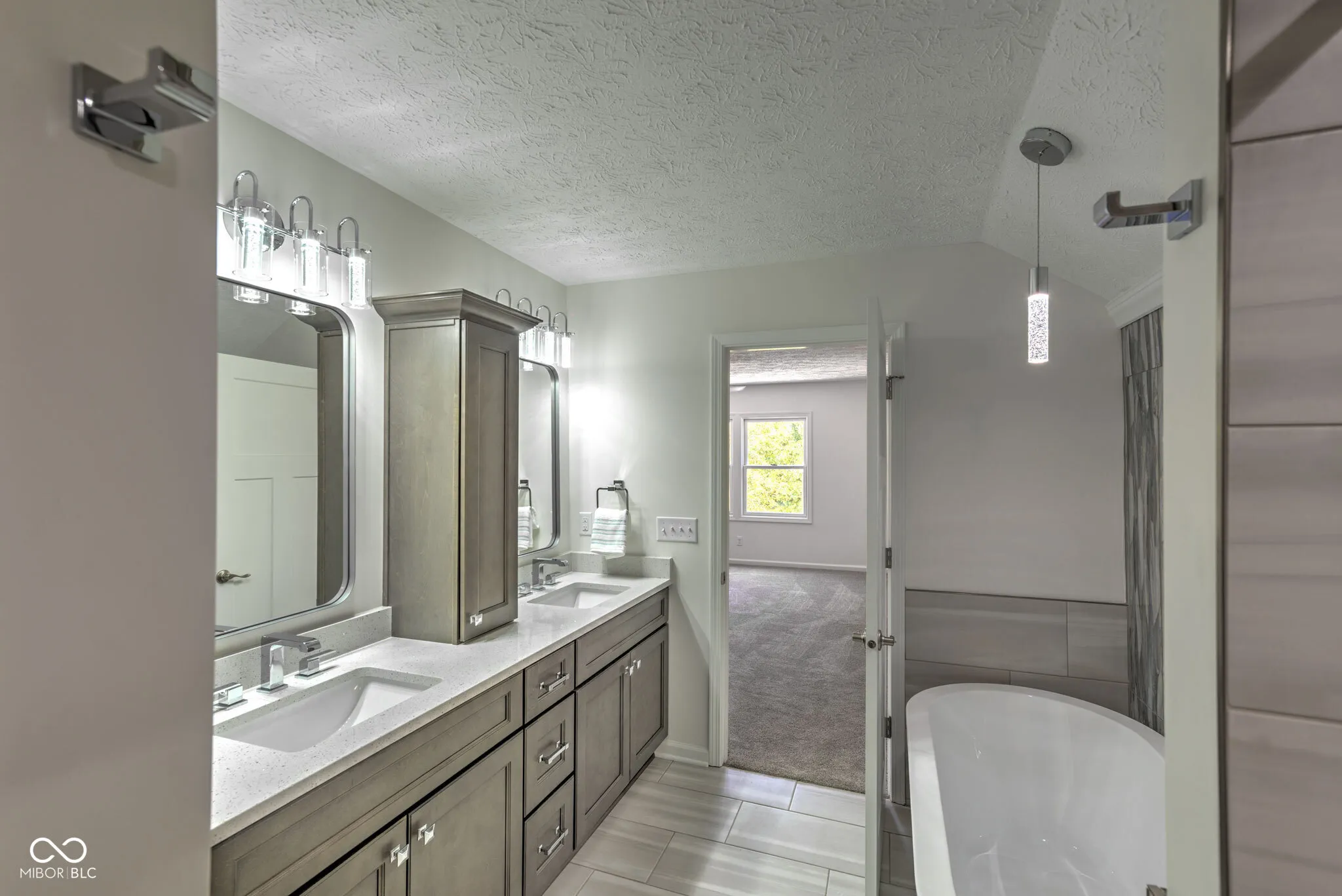 Greenwood, Indiana 46143, United States, 4 Bedrooms Bedrooms, ,4 BathroomsBathrooms,Residential,Pending,78704