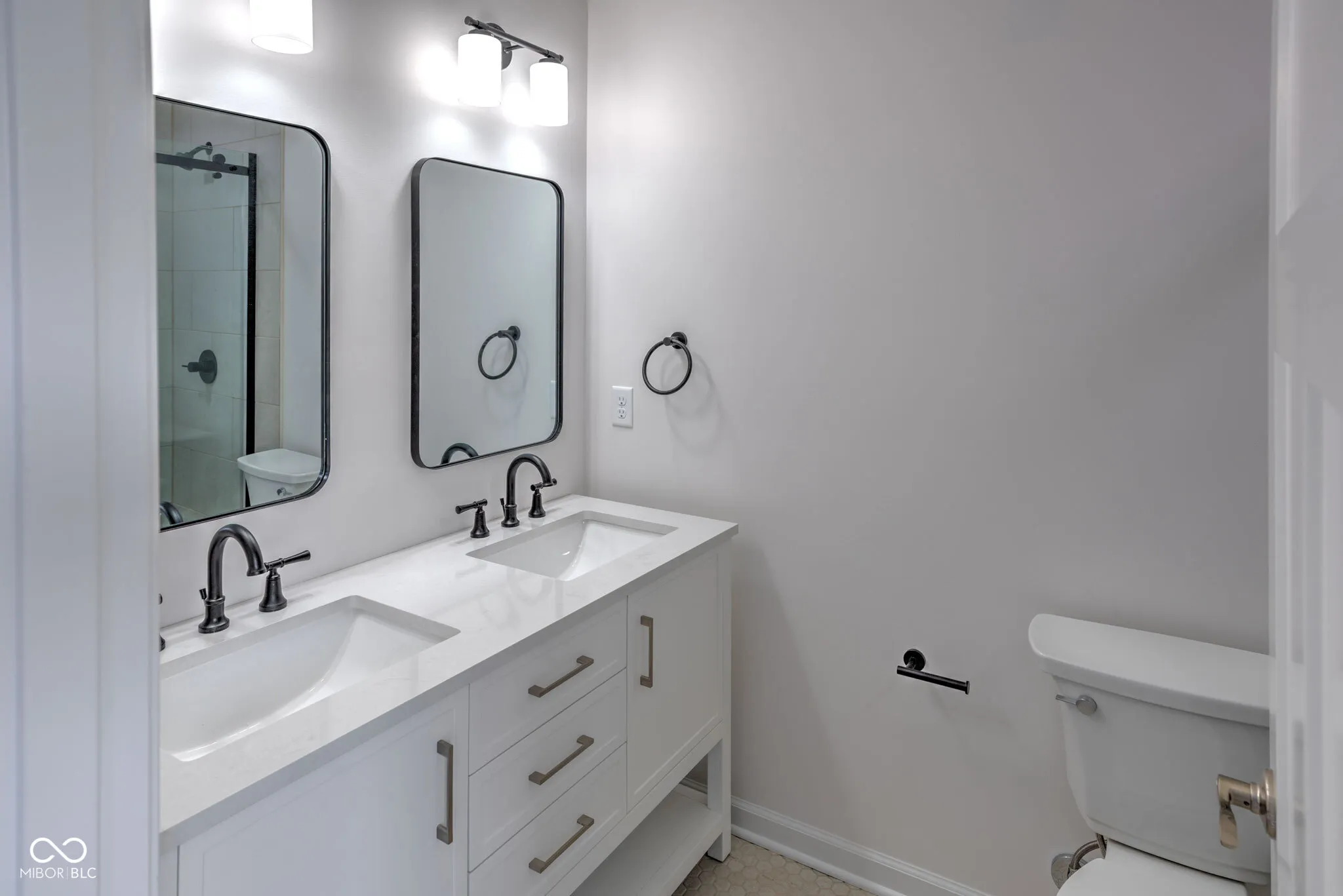 Greenwood, Indiana 46143, United States, 4 Bedrooms Bedrooms, ,4 BathroomsBathrooms,Residential,Pending,78704