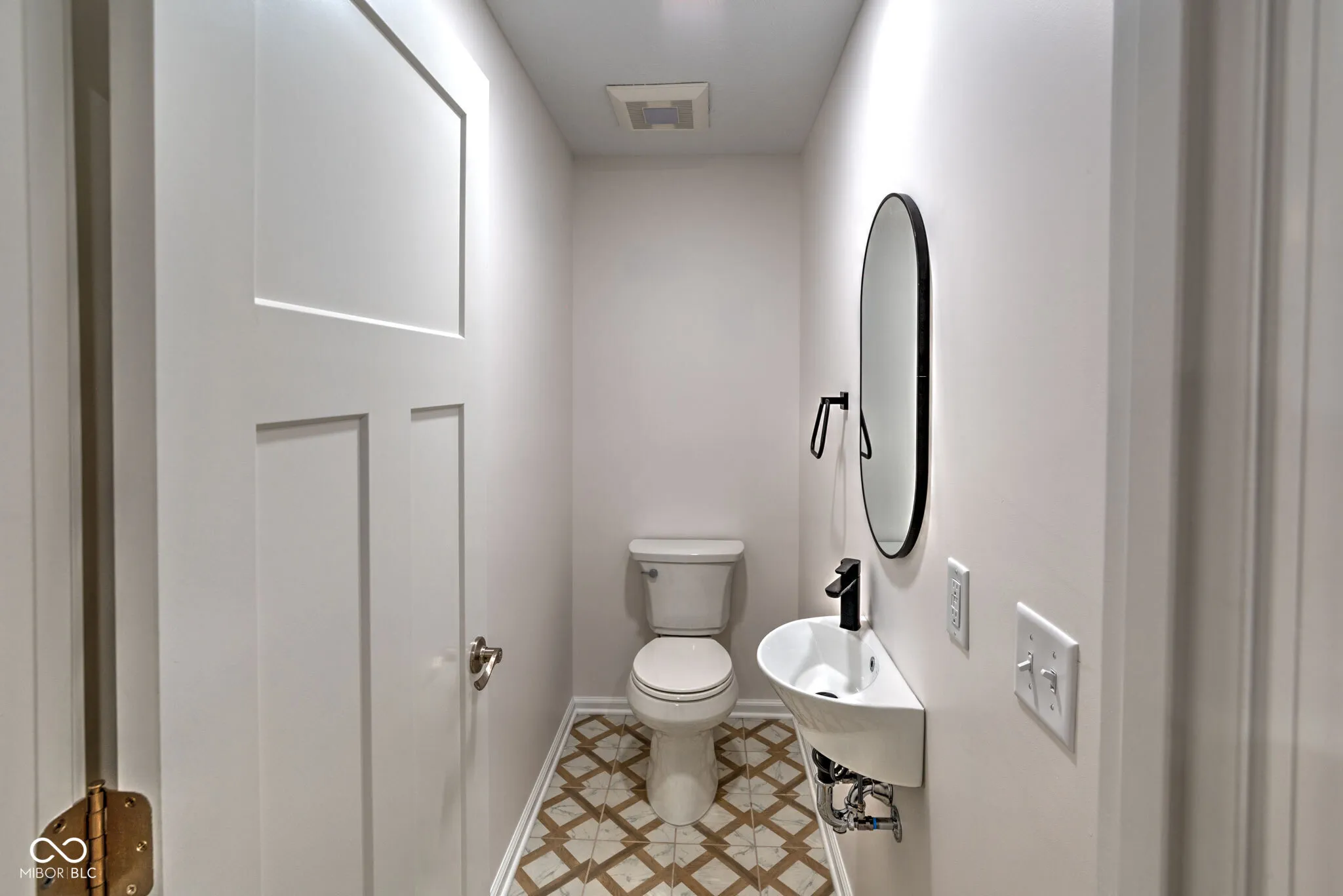 Greenwood, Indiana 46143, United States, 4 Bedrooms Bedrooms, ,4 BathroomsBathrooms,Residential,Pending,78704