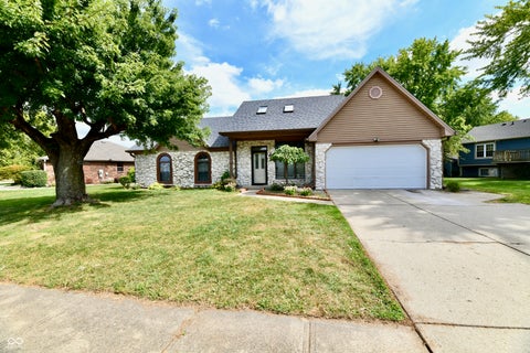 Photo of 8919 Country Walk Drive, Indianapolis, IN 46227 (MLS # 22125587)
